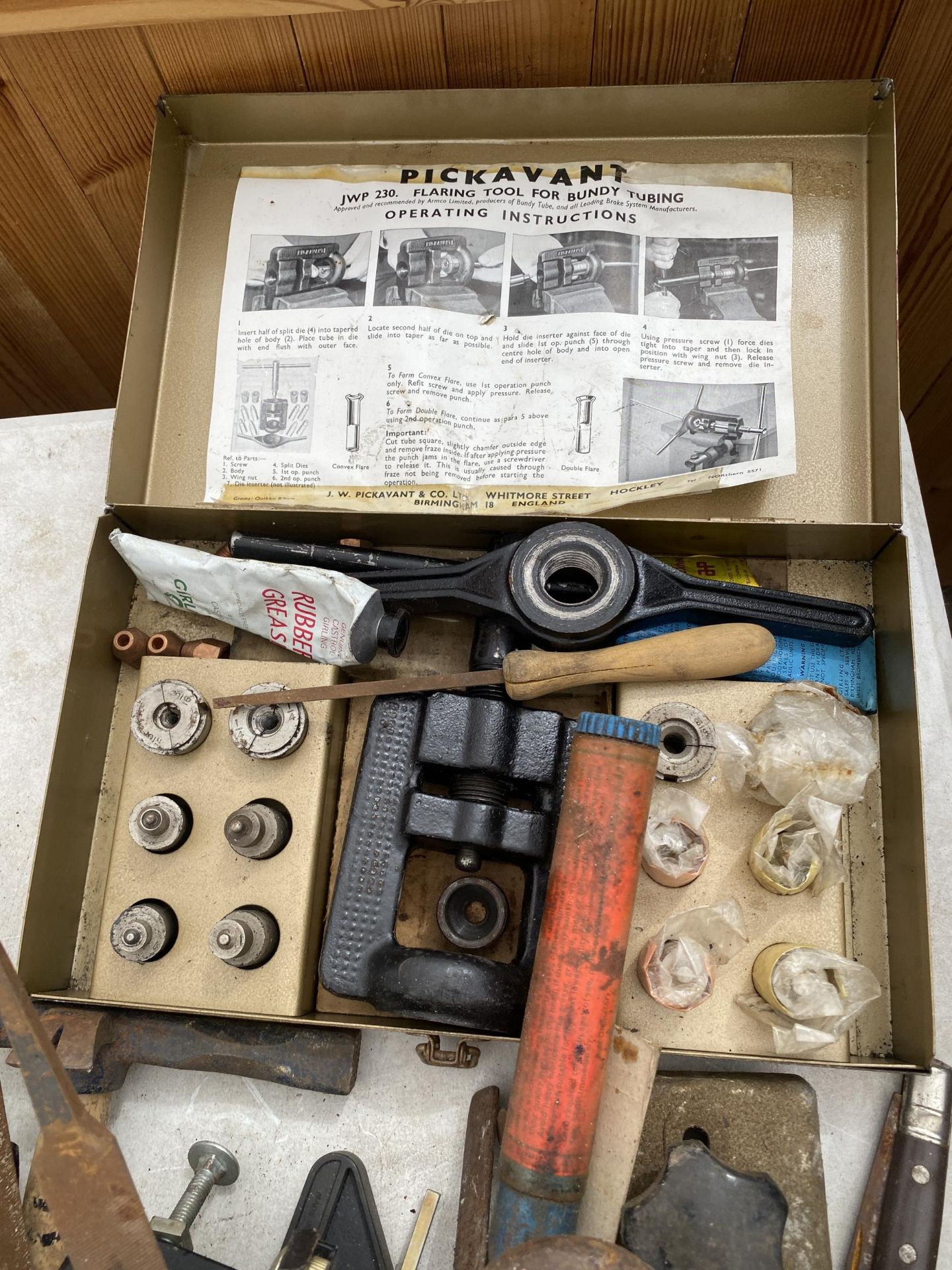 AN ASSORTMENT OF TOOLS TO INCLUDE OIL CANS, A FOOT PUMP AND FILES ETC - Image 2 of 4