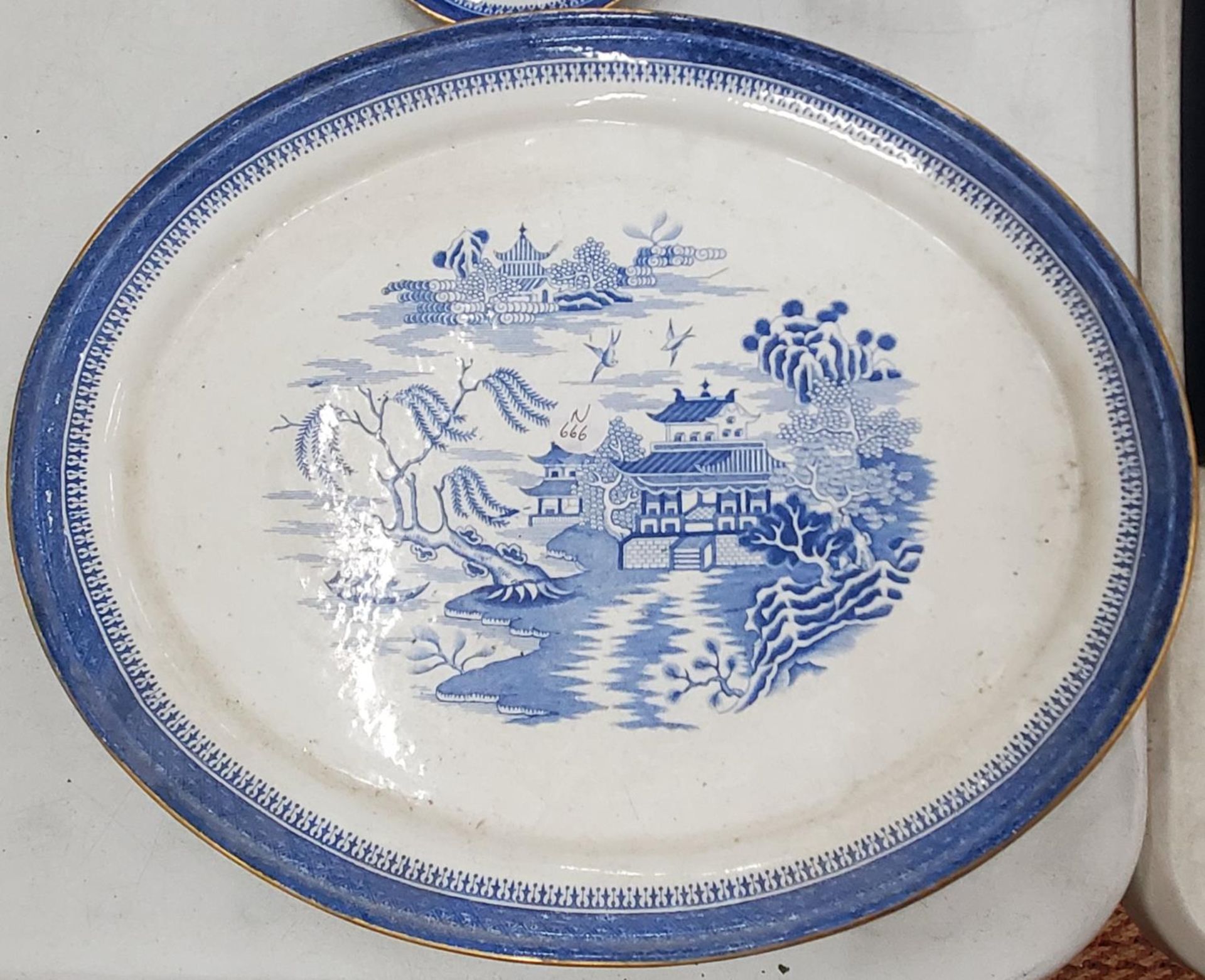 A QUANTITY OF COPELAND SPODE BLUE AND WHITE WILLOW PATTERN TO INCLUDE A MEAT PLATTER, TWO SMALL - Image 2 of 3