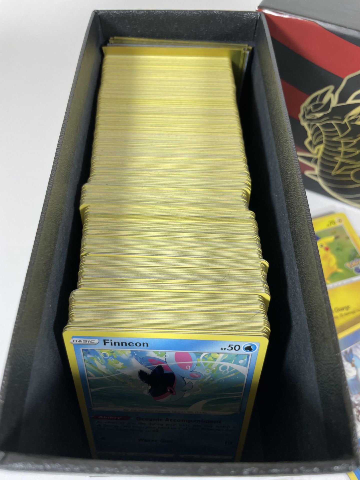 A TRAINER BOX OF ASSORTED POKEMON TRADING CARDS, HOLOS, TOKENS ETC - Image 3 of 5