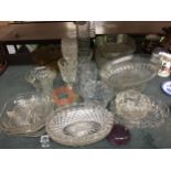 A MIXED LOT OF VINTAGE GLASSWARE, DISHES ETC