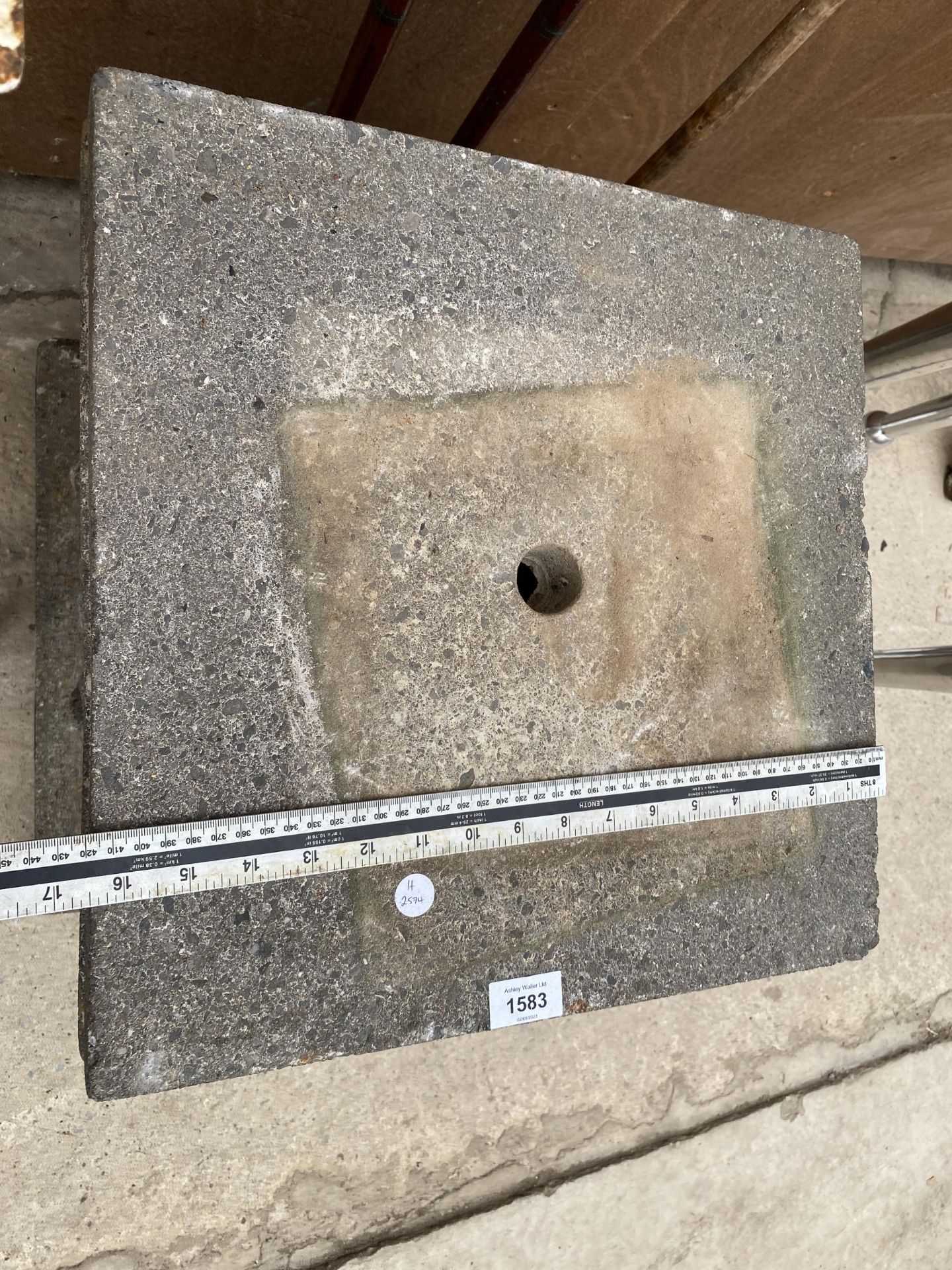 A SQUARE RECONSTITUTED STONE PEDESTAL BASE - Image 4 of 4