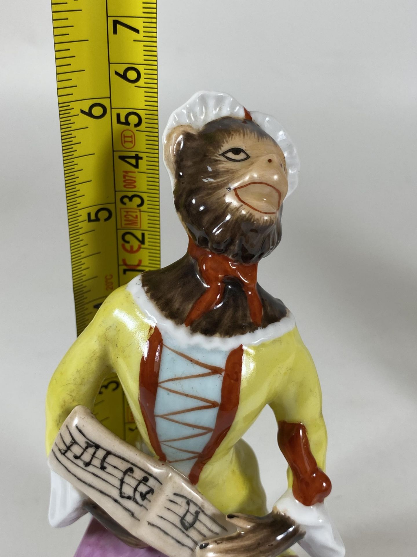 A CONTINENTAL DRESDEN STYLE PORCELAIN MONKEY SHEET MUSIC MUSICIAN FIGURE, HEIGHT 15.5CM - Image 5 of 5