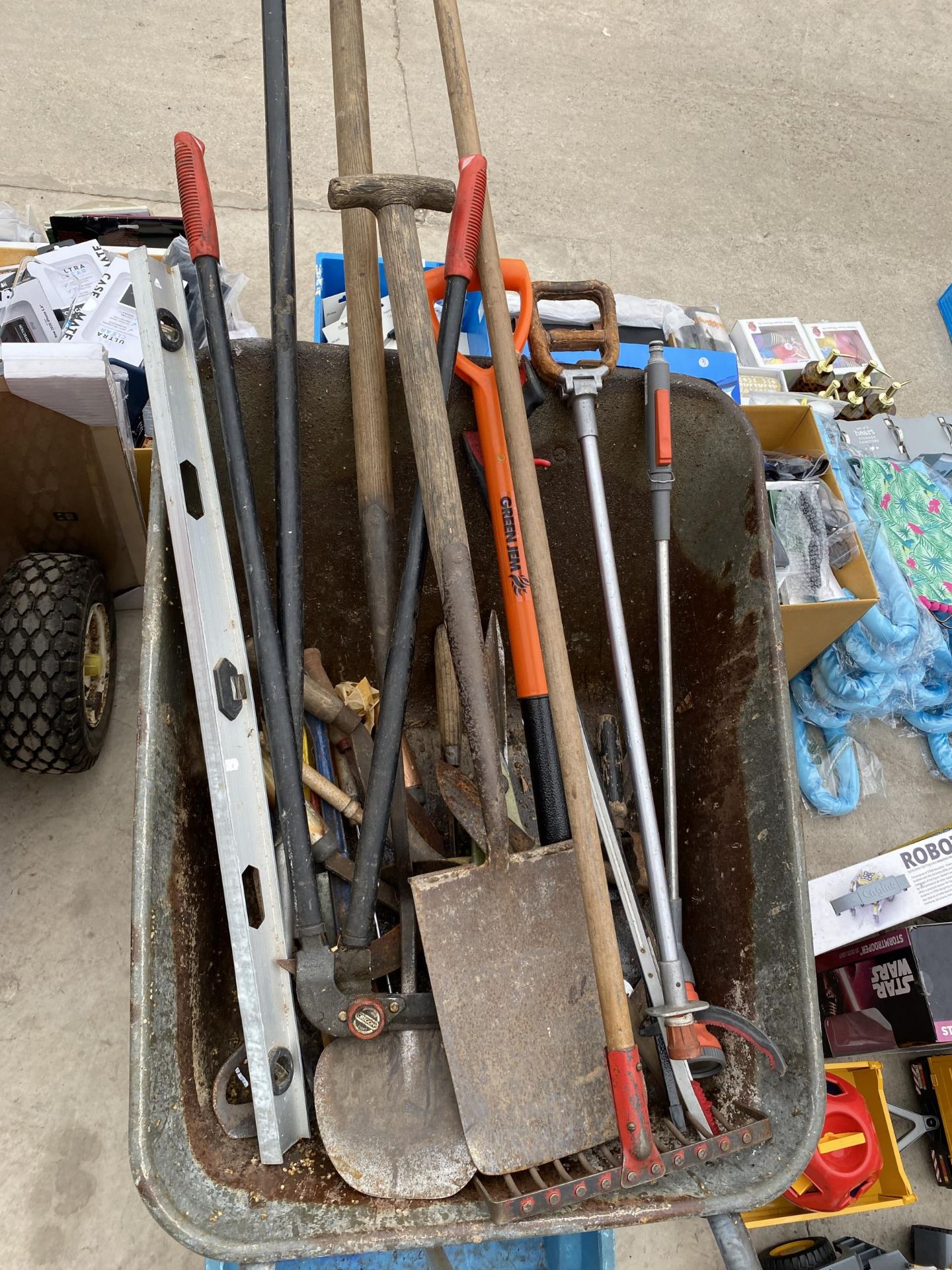 A METAL WHEEL BARROW AND AN ASSORTMENT OF GARDEN TOOLS TO INCLUDE A SEEDER AND SPADES ETC - Image 2 of 3