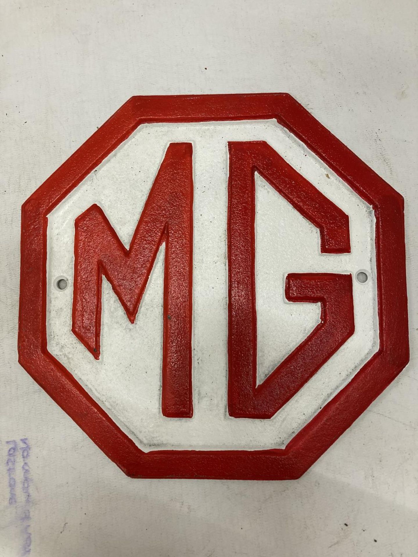 A CAST MG SIGN