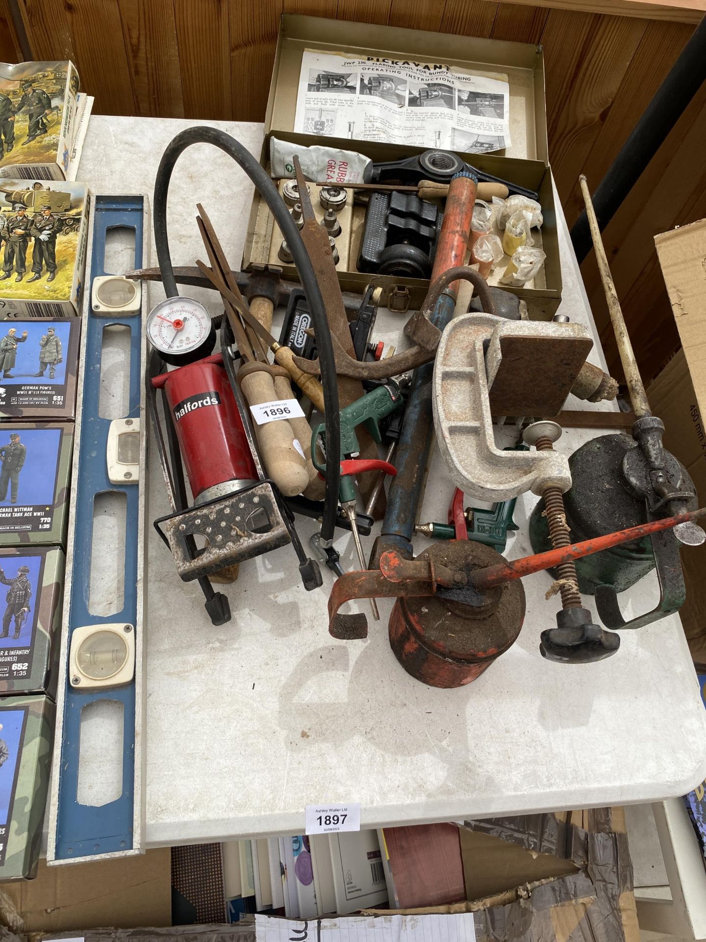 AN ASSORTMENT OF TOOLS TO INCLUDE OIL CANS, A FOOT PUMP AND FILES ETC