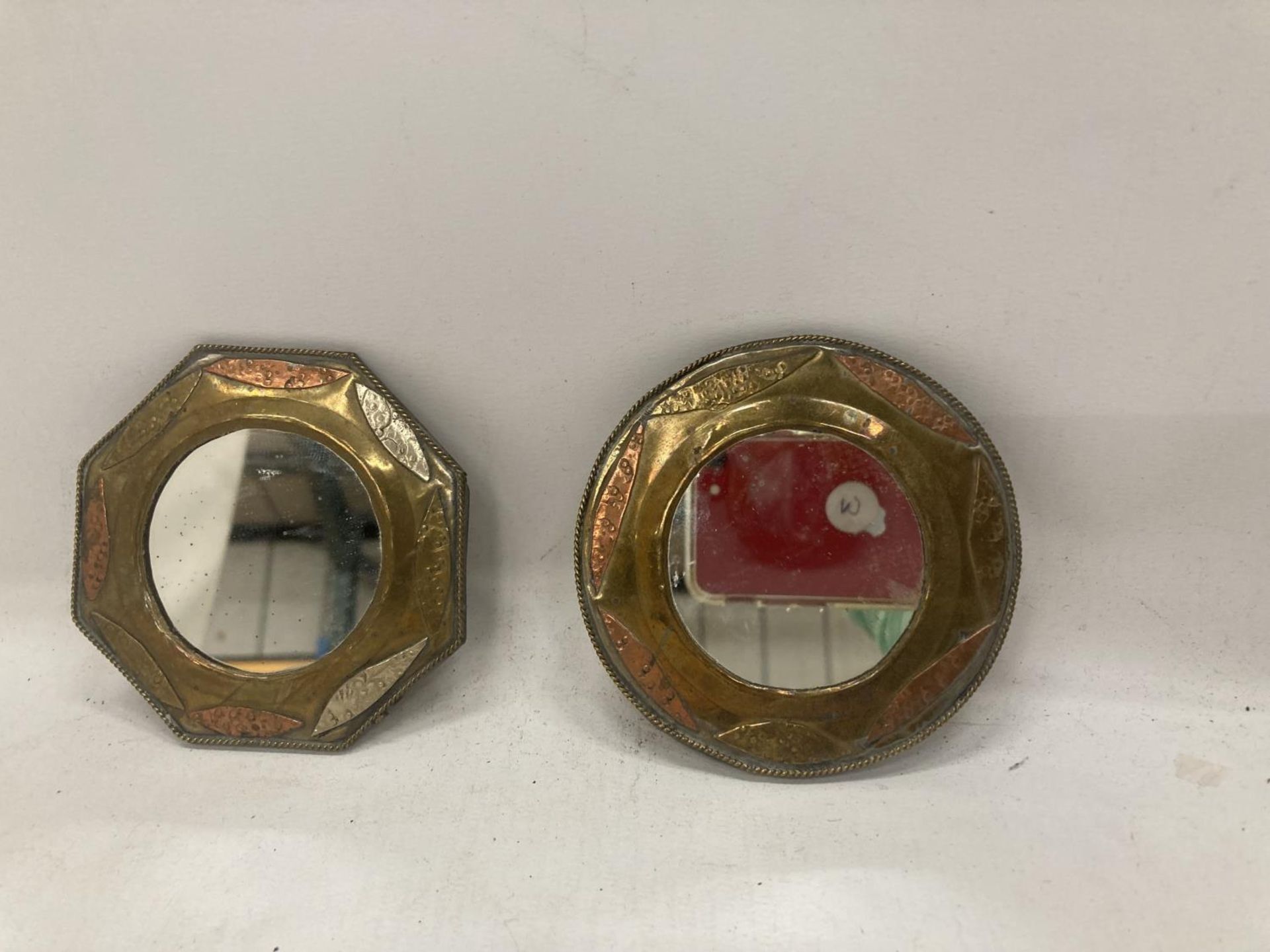 TWO SMALL BRASS AND COPPER MIRRORS DIAMETER 8.5CM - Image 2 of 3