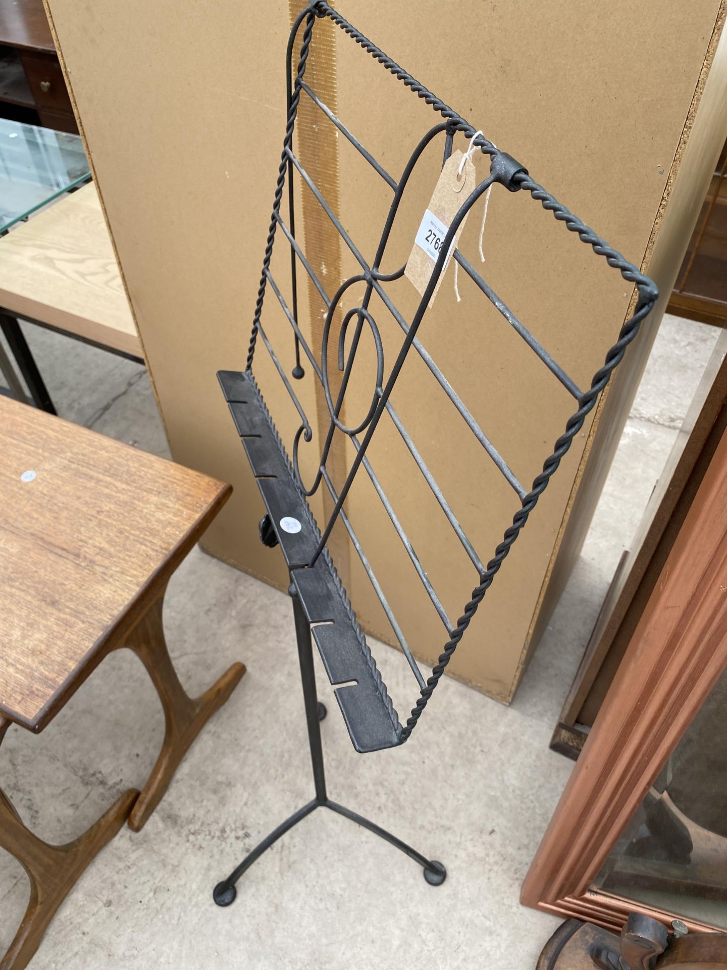A MODERN WROUGHT IRON ADJUSTABLE MUSIC STAND ON TRIPOD BASE - Image 2 of 3