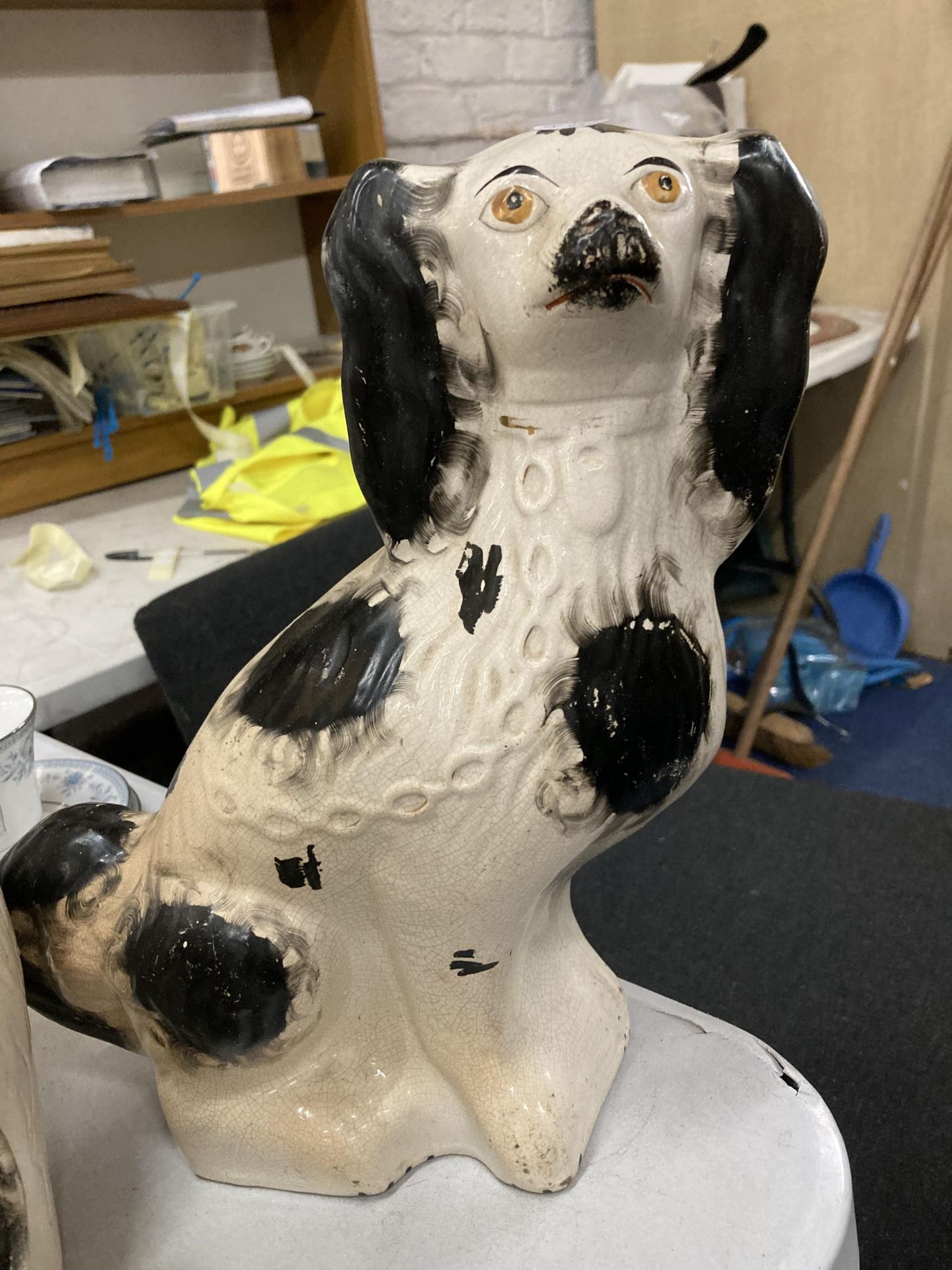 A COLLECTION OF VINTAGE STAFFORDSHIRE FIGURES, BLACK AND WHITE SPANIEL ETC - Image 3 of 4