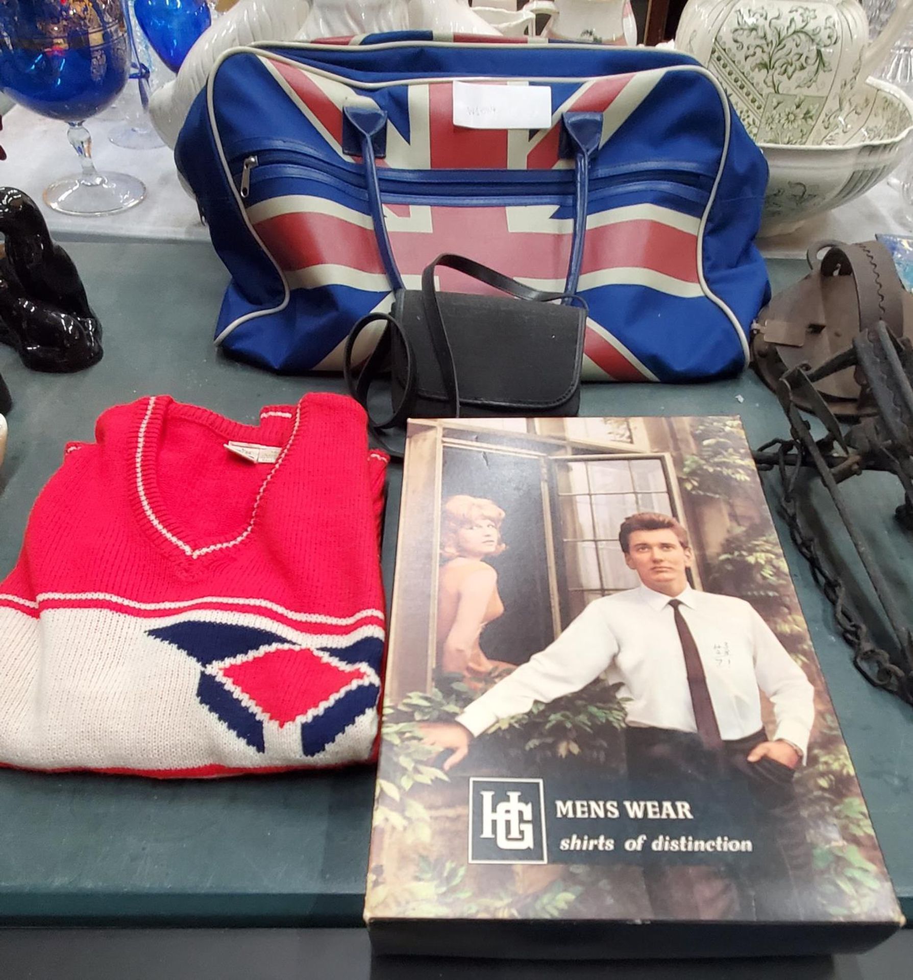 A 1970'S UNION JACK HOLDALL, SHIRT AND JUMPER