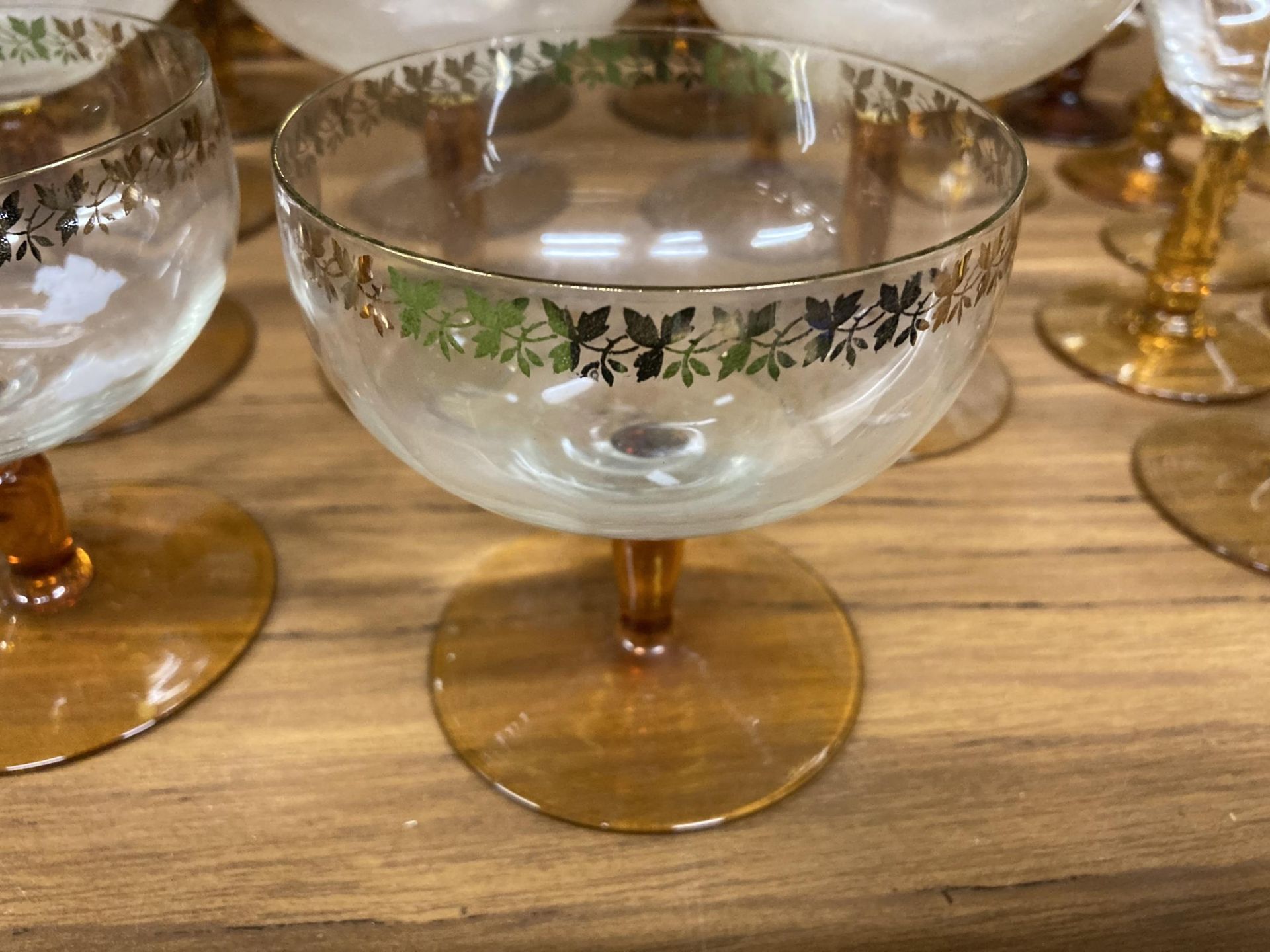 A VERY LARGE QUANTITY OF GLASSWARE TO INCLUDE SHERRY GLASSES, PORT GLASSES, CHAMPAGNE ETC - Image 3 of 4