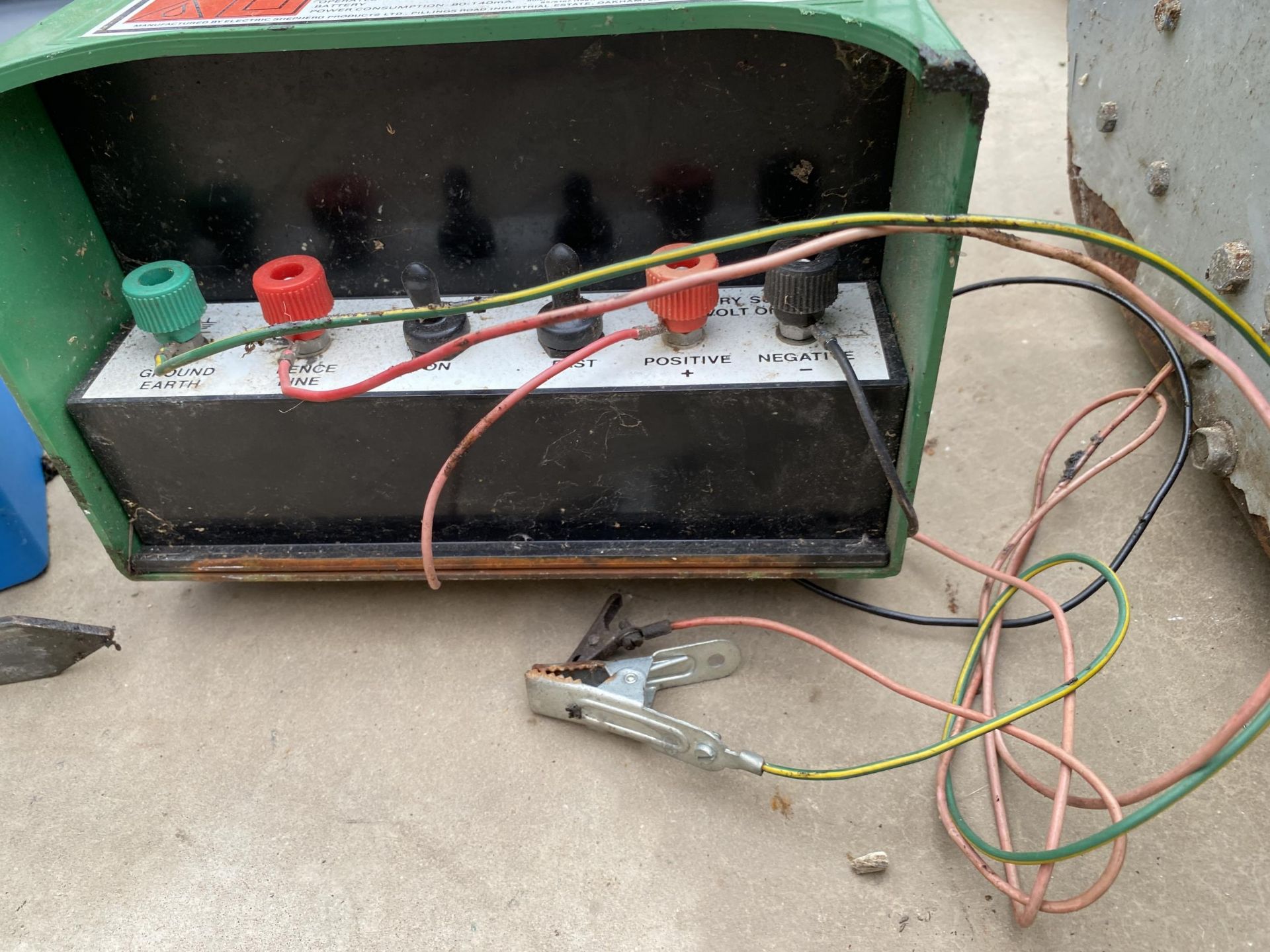 AN ELECTRIC SHEPARD BATTERY ELECTRIC FENCE UNIT - Image 3 of 3