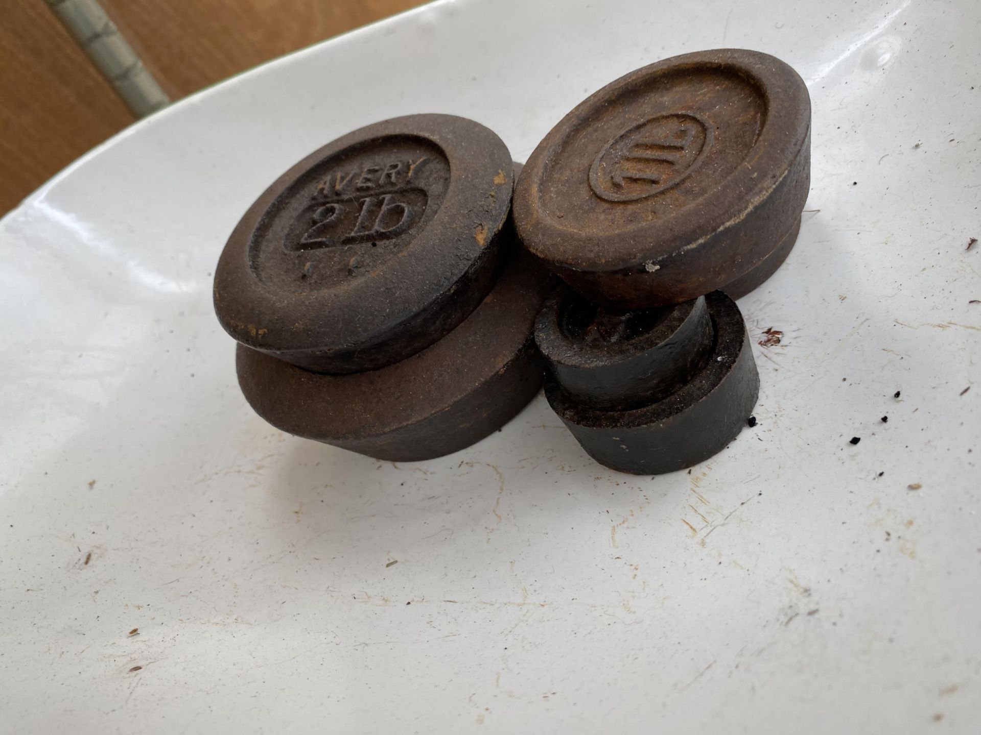 A SET OF VINTAGE BALANCE SCALES WITH AN ASSORTMENT OF CAST IRON WEIGHTS - Image 3 of 3