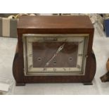 AN ART DECO MANTLE CLOCK, WORKING AT TIME OF CATALOGUING