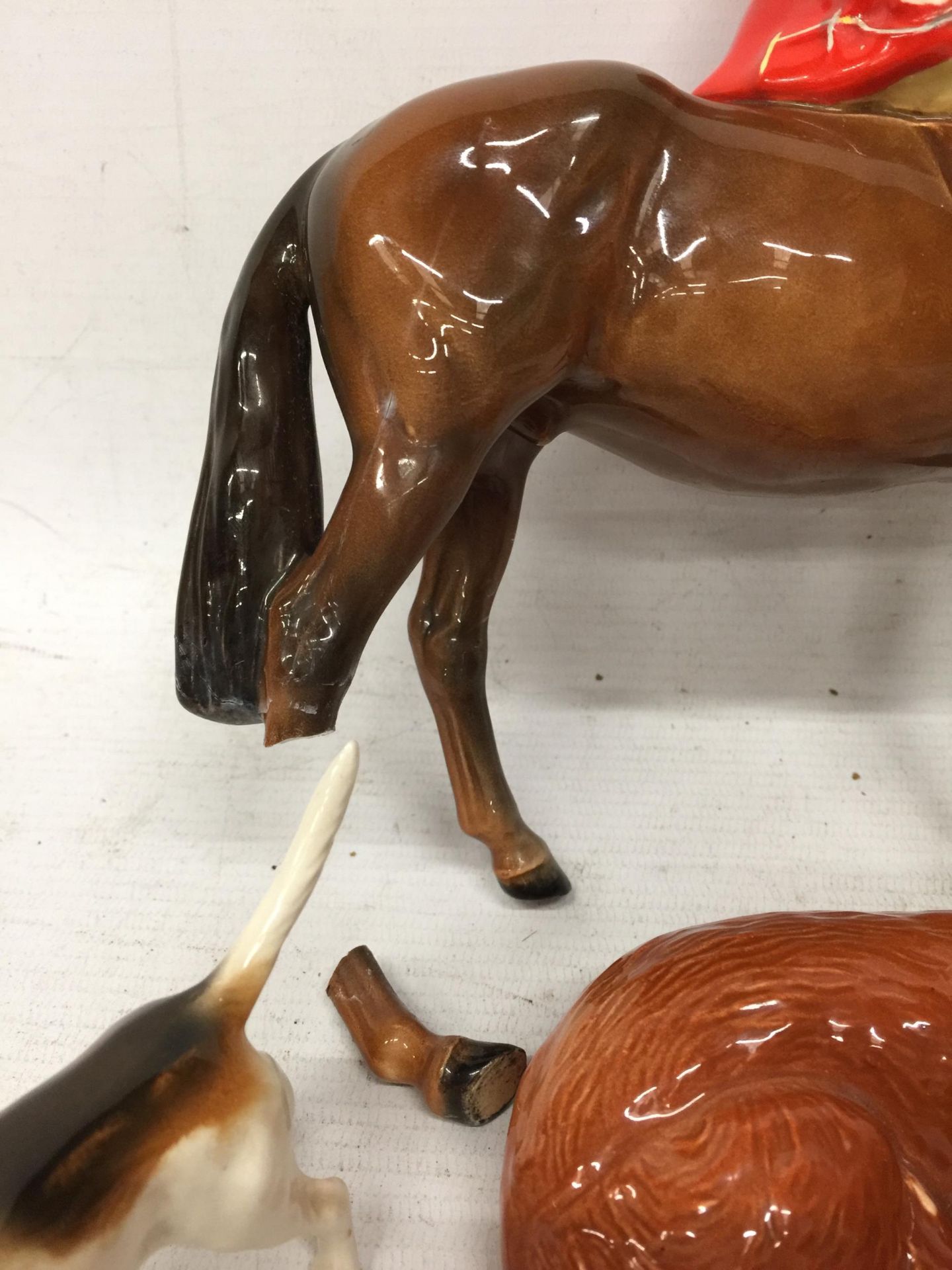A BESWICK HORSE AND RIDER A/F, FOUR HOUNDS AND A FOX - Image 2 of 5