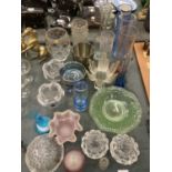 A LARGE QUANTITY OF GLASSWARE TO INCLUDE A DITCHFIELD STYLE MUSHROOM, VASES, PLANTERS, ETC