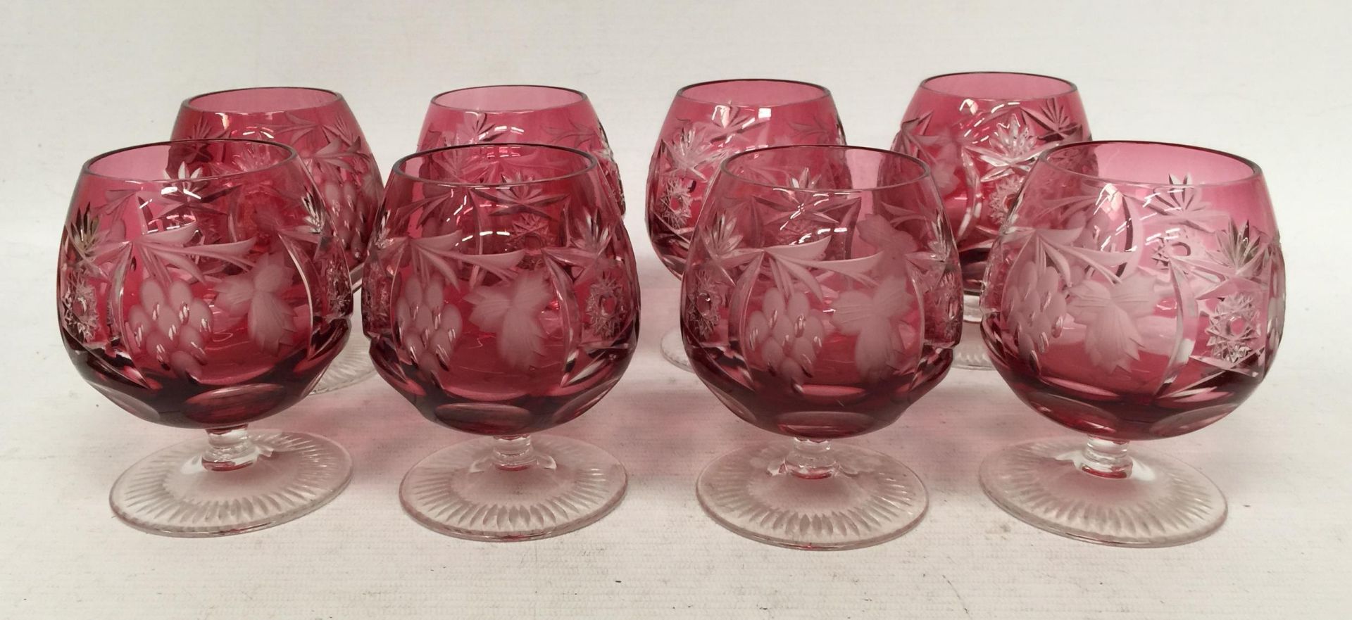 A SET OF VINTAGE NACHTMANN CUT GLASS CRYSTAL CRANBERRY BRANDY / COGNAC GLASSES WITH ETCHED DESIGN