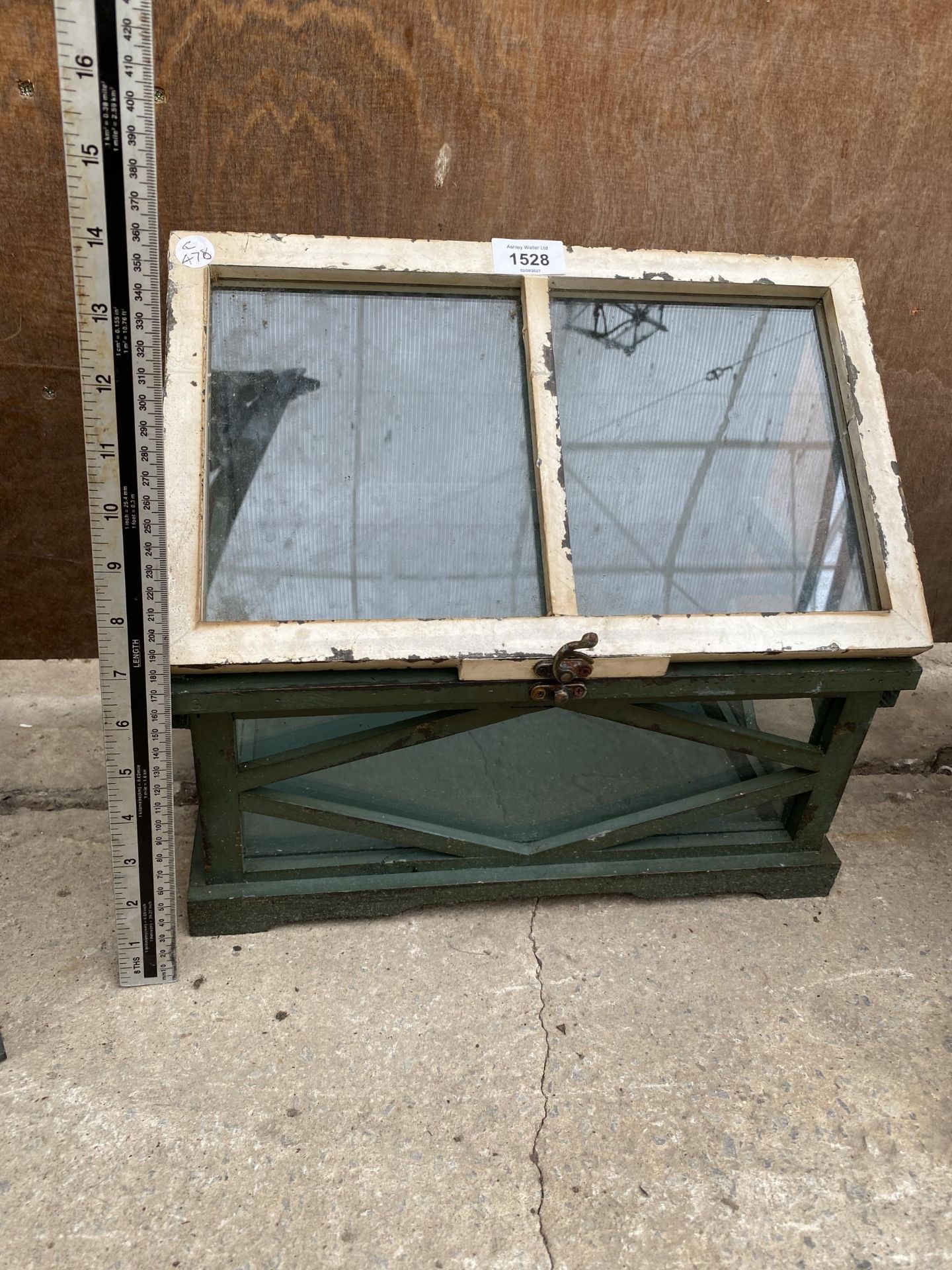 A TABLE TOP TERRARIUM GLASS HOUSE CABINET - Image 3 of 5