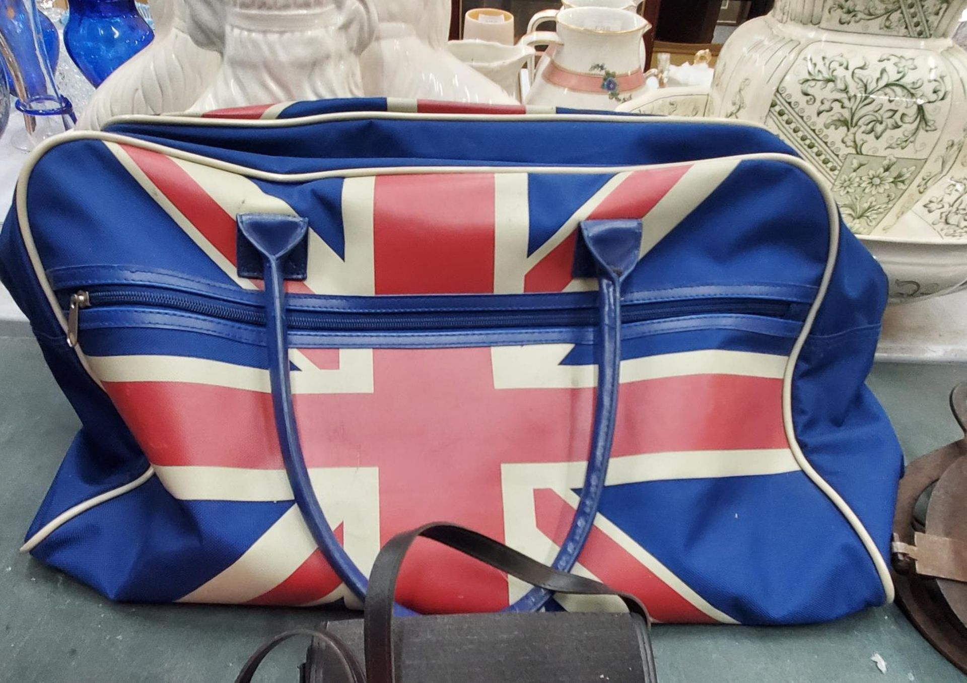 A 1970'S UNION JACK HOLDALL, SHIRT AND JUMPER - Image 4 of 5