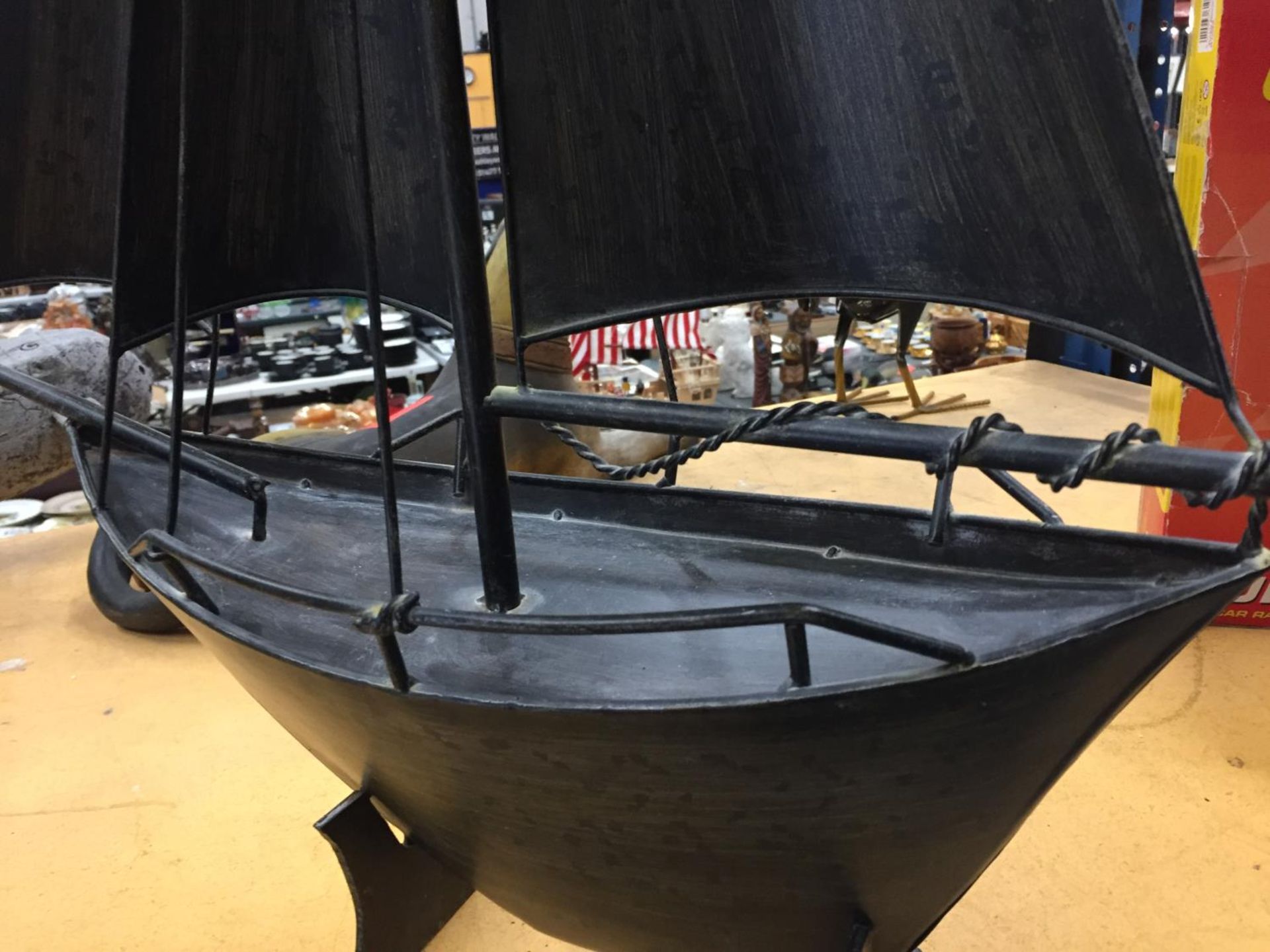 A LARGE METAL MODEL OF A SAILING BOAT, HEIGHT APPROX 78CM, WIDTH 58CM - Image 3 of 3