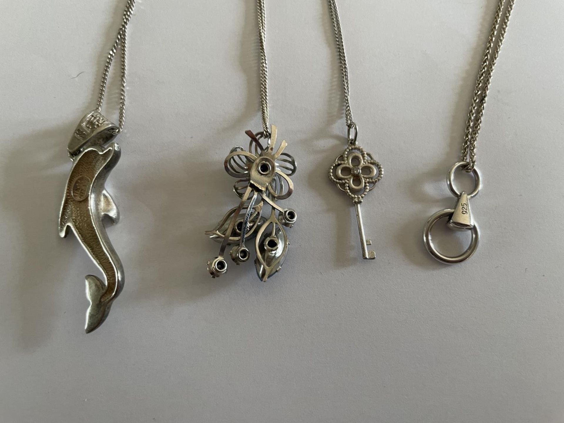 FOUR SILVER NECKLACES WITH PENDANTS - Image 4 of 4