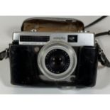 A VINTAGE CASED MINOLTA P CAMERA FITTED WITH ROKKOR 38MM LENS