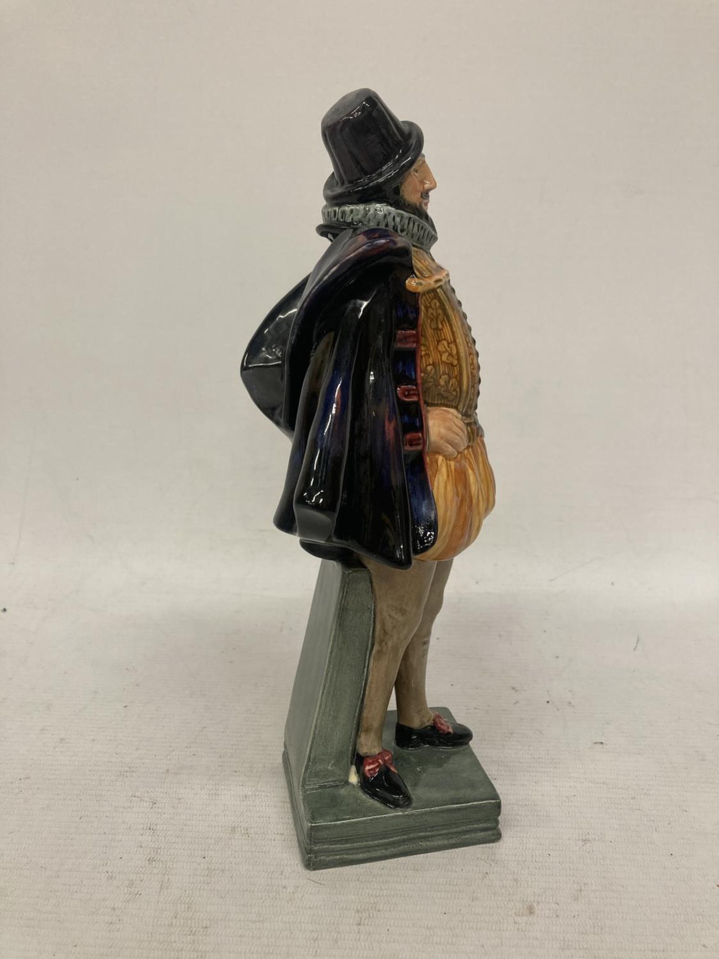 A ROYAL DOULTON FIGURE SIR WALTER RALEIGH HN2015 - Image 2 of 4