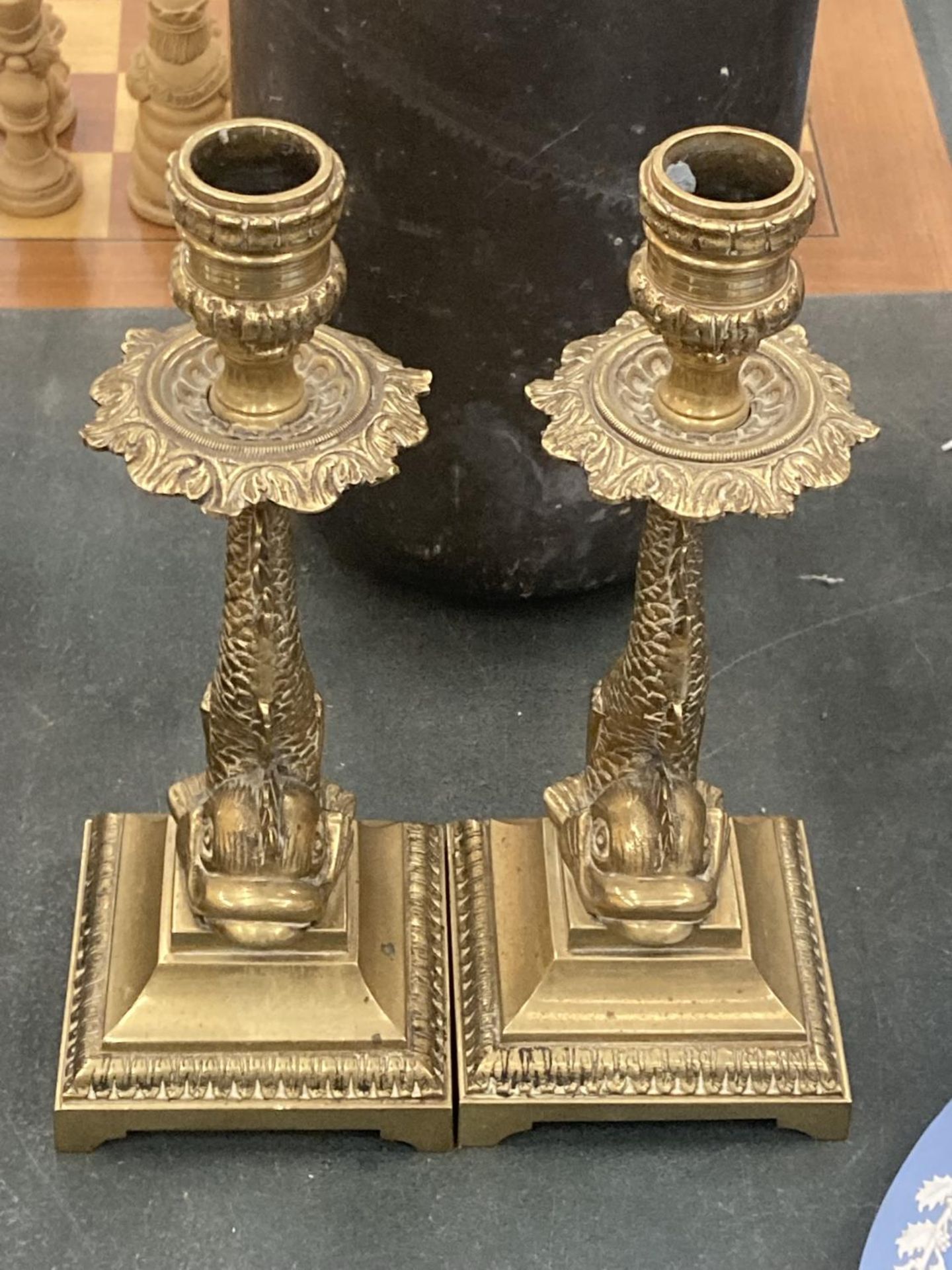 A PAIR OF VINTAGE BRASS DOLPHIN CANDLESTICKS HEIGHT 22CM