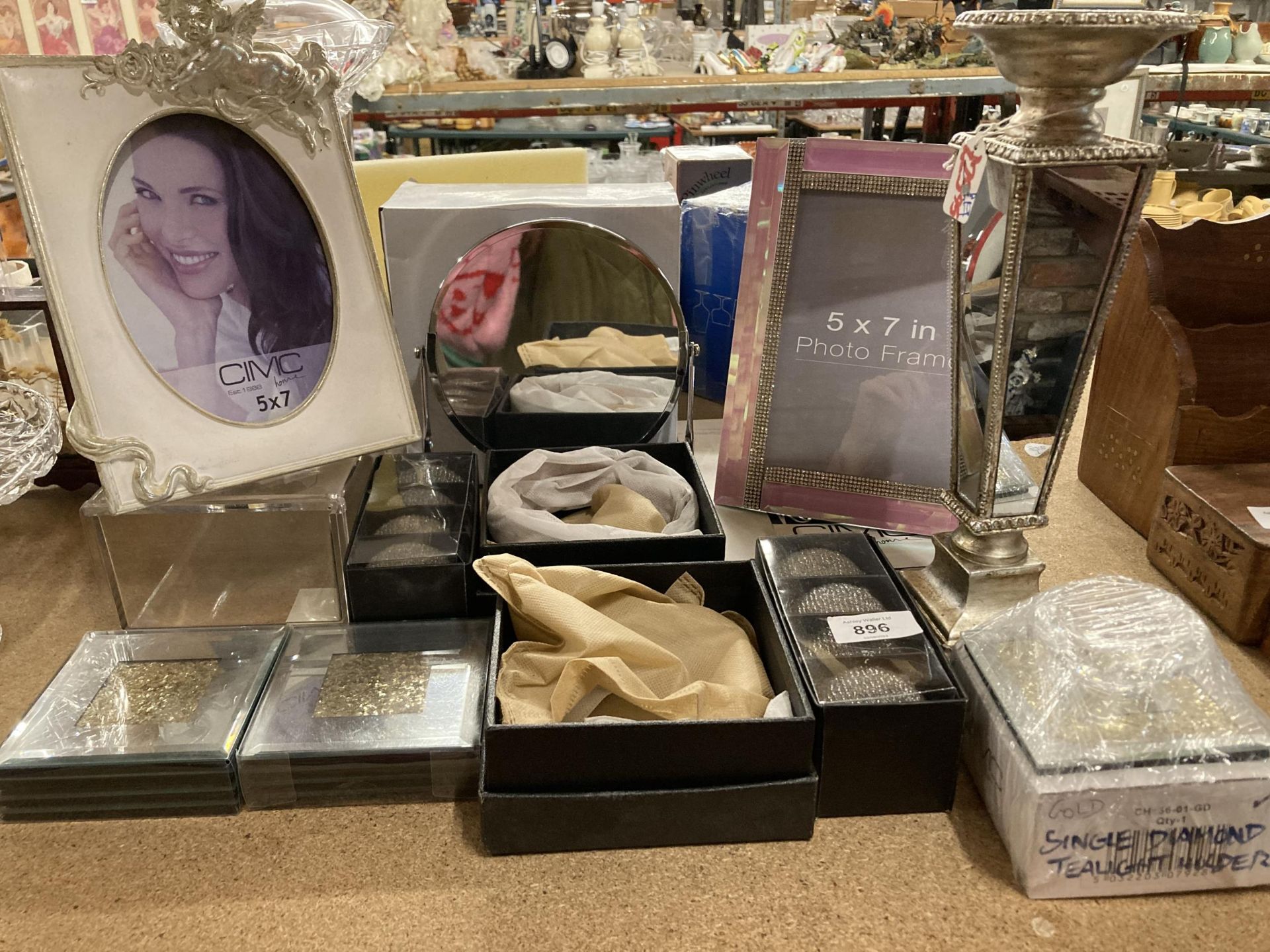 A COLLECTION OF MODERN ITEMS TO INCLUDE PHOTO FRAMES, COASTERS ETC