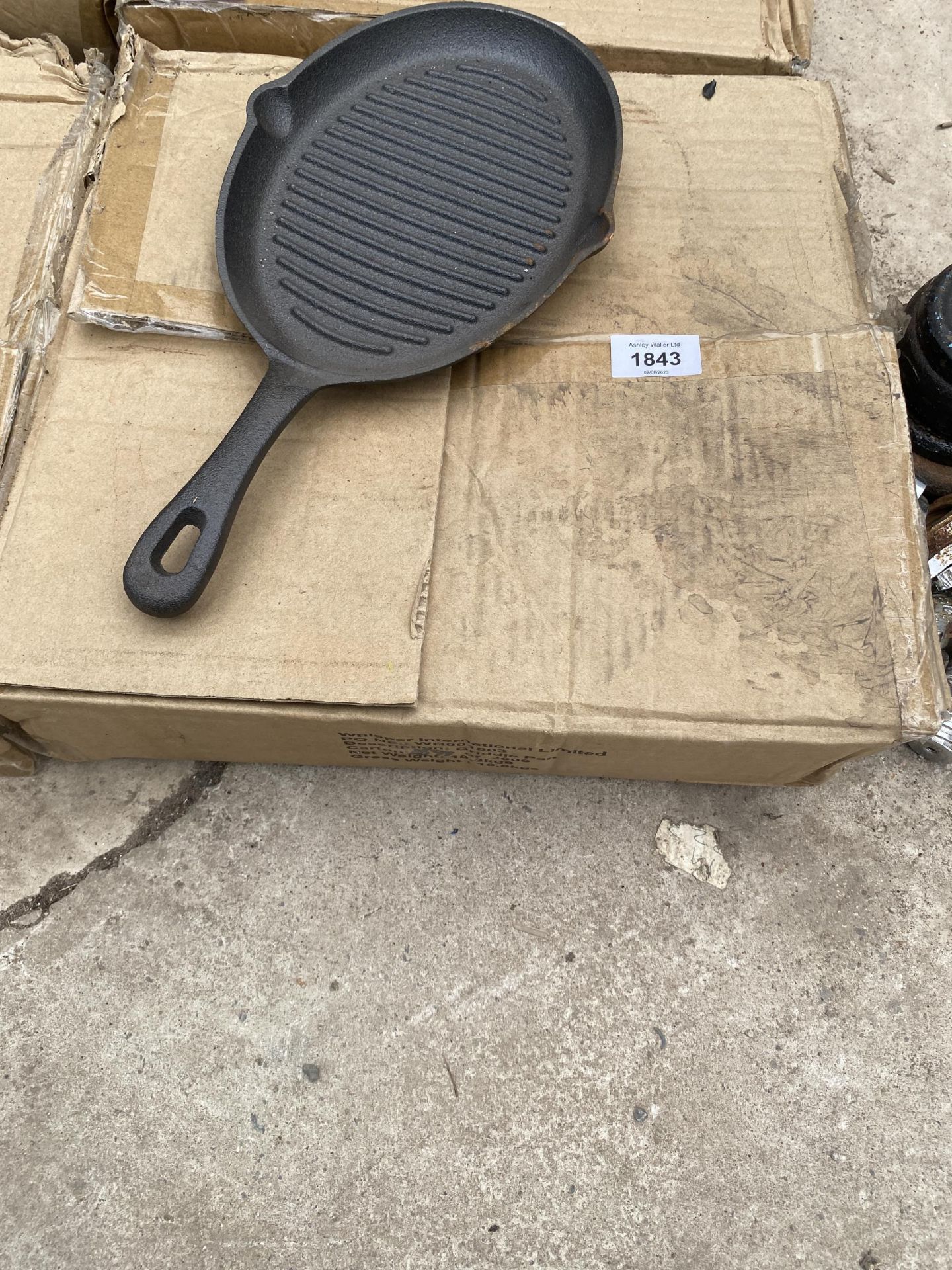 APPROXIMATELY TEN CAST IRON SKILLET PANS