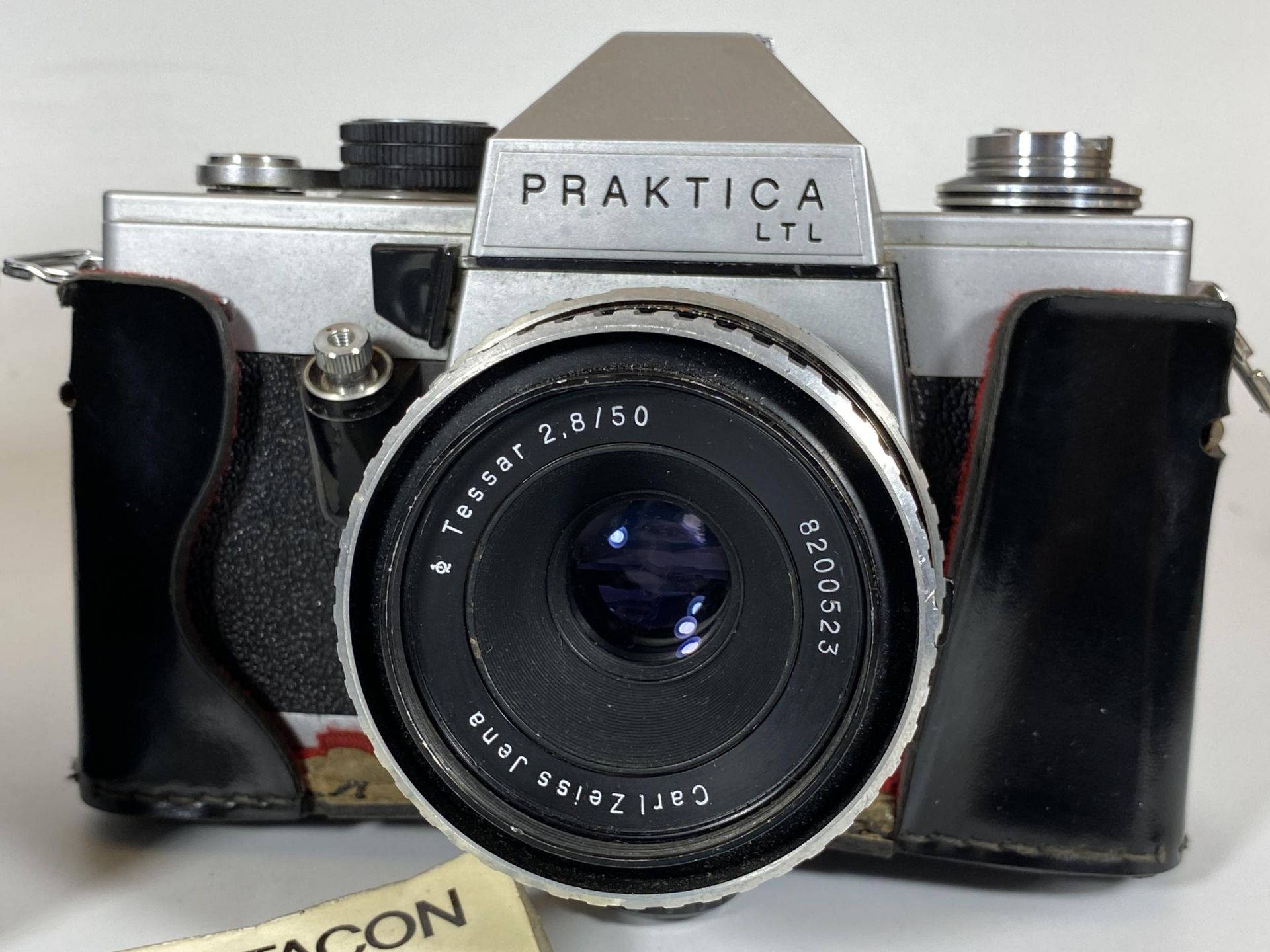 A VINTAGE CASED PRAKTICA LTL CAMERA FITTED WITH CARL ZEISS JENA 2.8/50M LENS AND ORIGINAL BOOKLET - Image 2 of 3