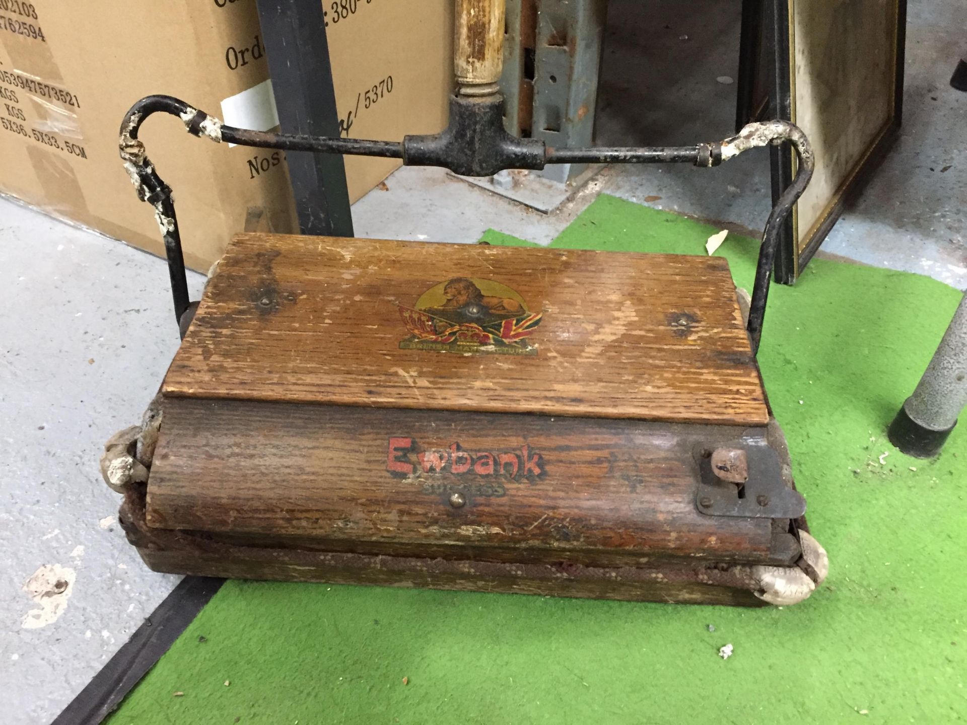 A 1920/1930S EWBANK SUCCESS CARPET CLEANER - Bild 2 aus 3