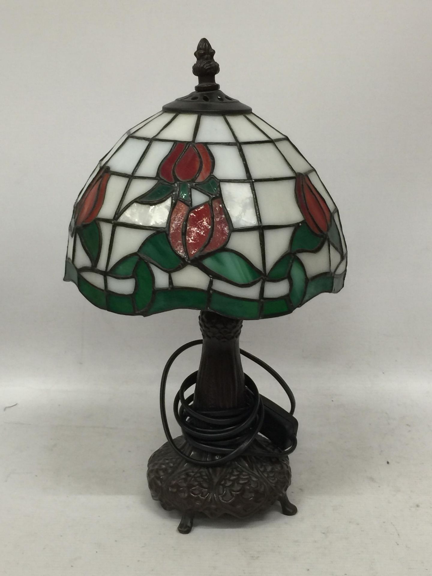 A TIFFANY STYLE TABLE LAMP AND SHADE