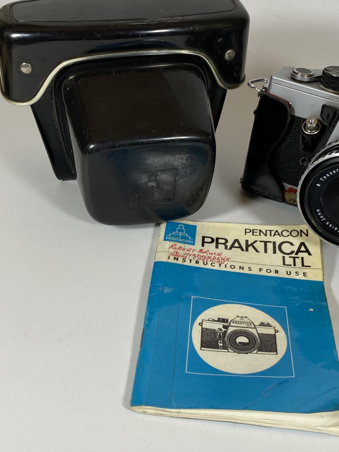 A VINTAGE CASED PRAKTICA LTL CAMERA FITTED WITH CARL ZEISS JENA 2.8/50M LENS AND ORIGINAL BOOKLET - Image 3 of 3