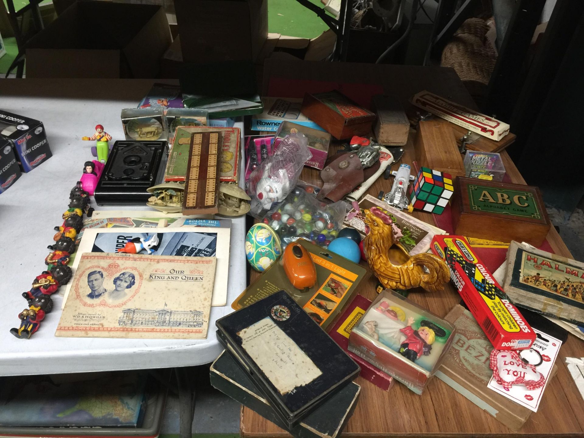 A MIXED LOT OF VINTAGE TOYS AND GAMES, ALPHABET GAME, MARBLES ETC