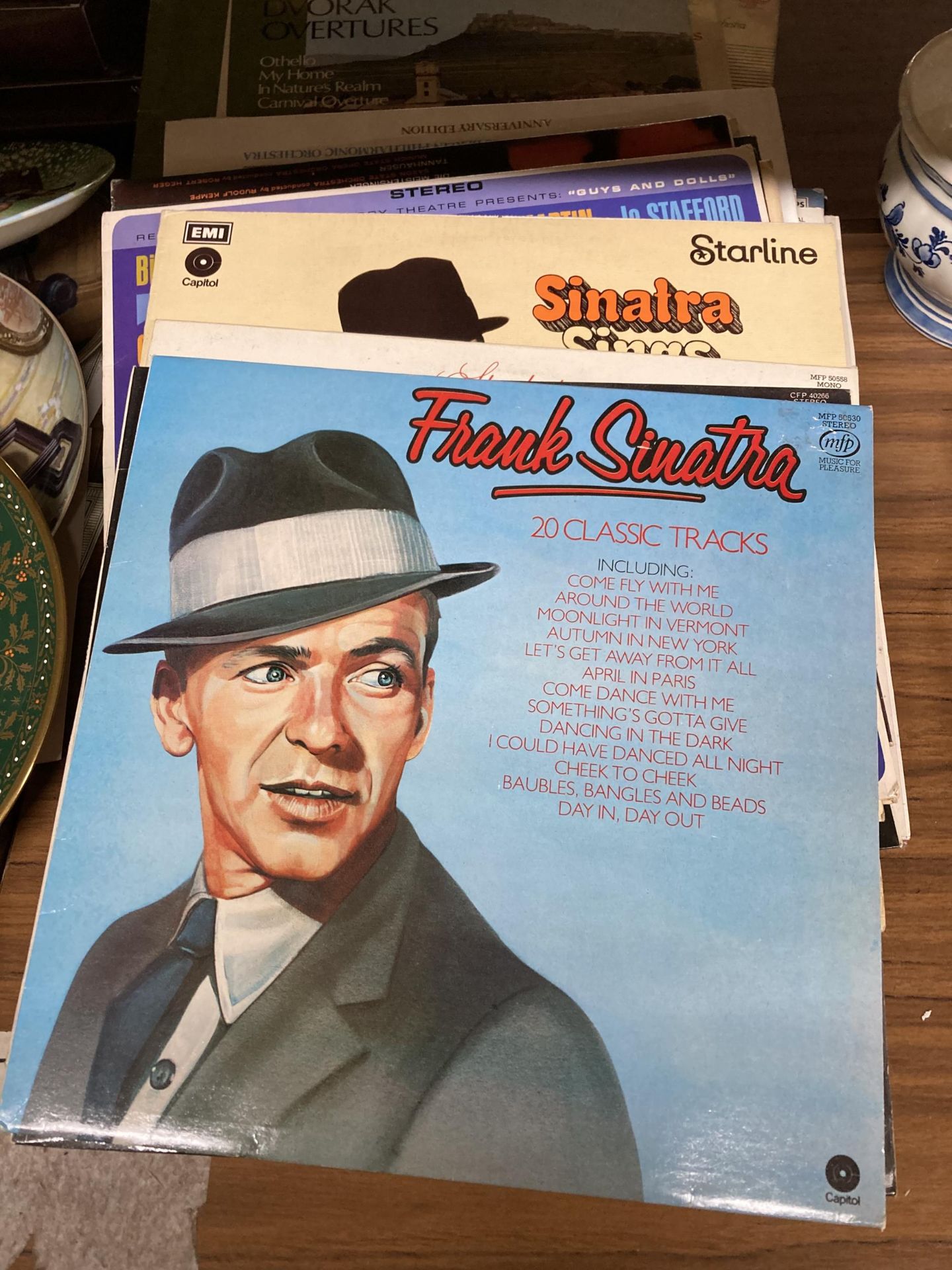 A MIXED LOT OF LP RECORDS CLASSICAL AND EASY LISTENING, FRANK SINATRA ETC - Image 3 of 5