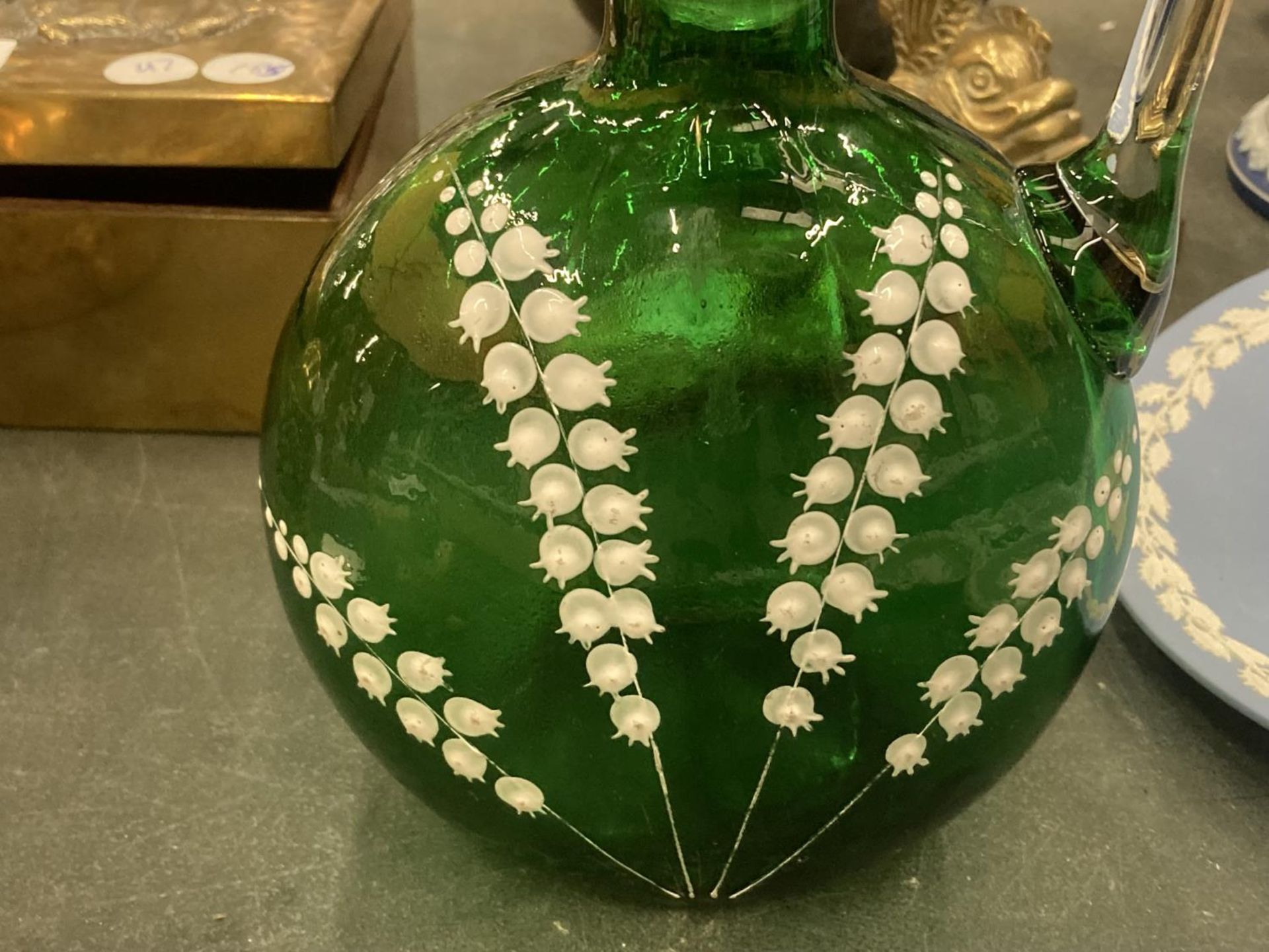 A VICTORIAN GREEN GLASS JUG WITH STOPPER WITH HAND PAINTED DECORATION PLUS A SCENT BOTTLE WITH - Image 8 of 8