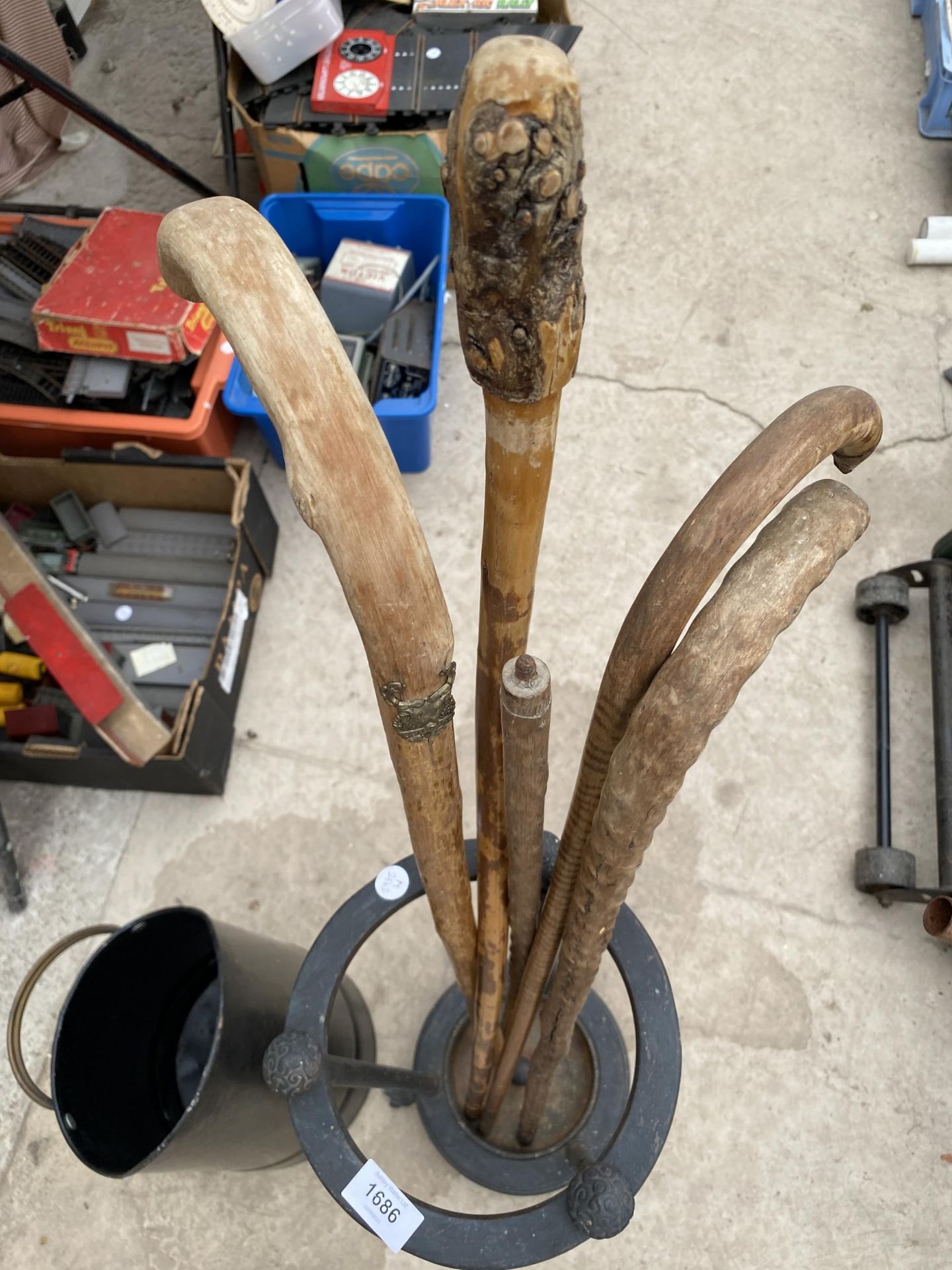 A VINTAGE STICK STAND WITH LION PAW FEET, AN ASSORTMENT OF WALKING STICKS AND A COAL SKUTTLE ETC - Image 5 of 5