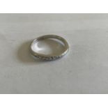 A SILVER RING WITH DIAMOND CHIPS SIZE W/X