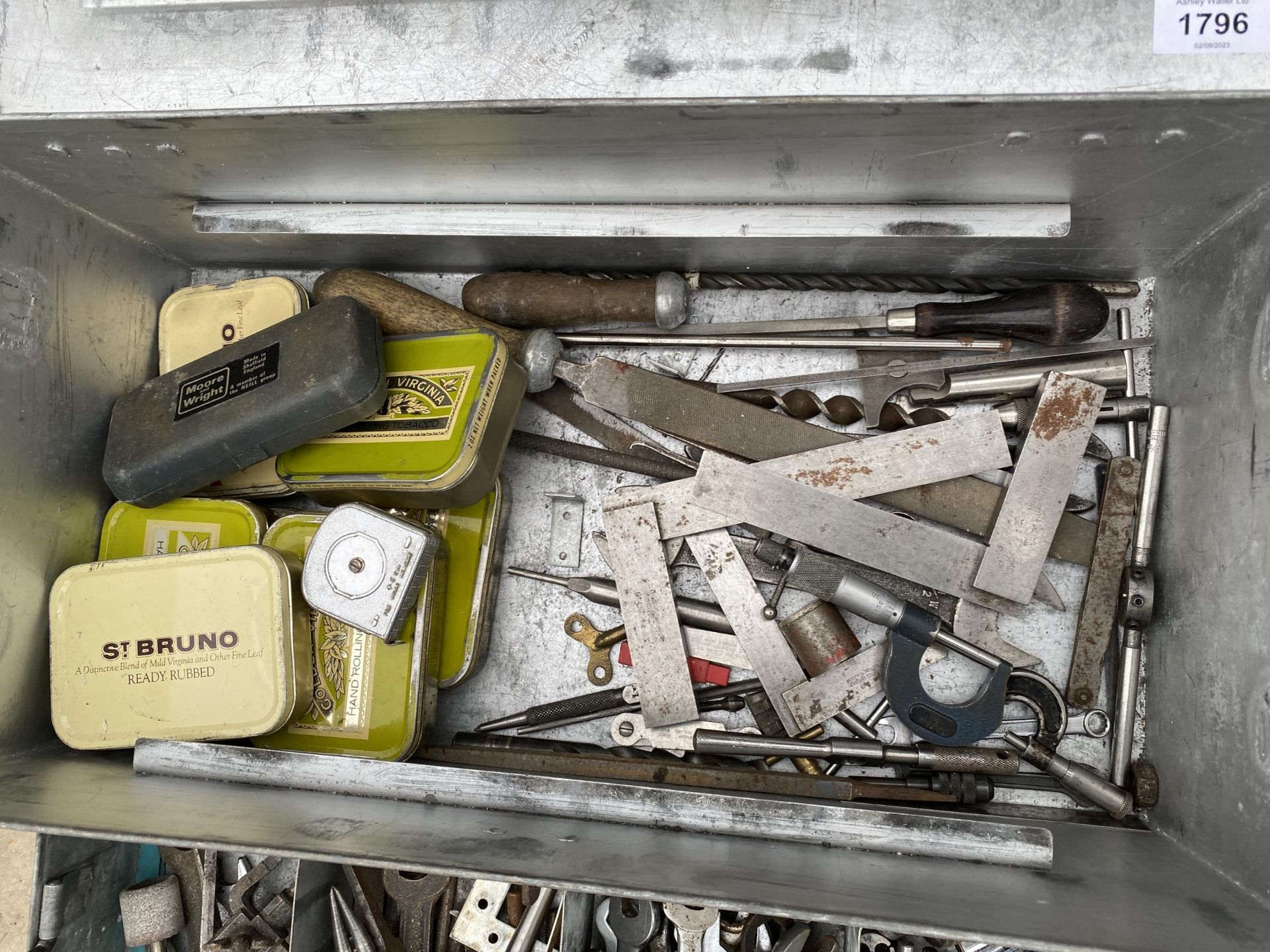 A METAL TOOL CHEST WITH AN ASSORTMENT OF TOOLS TO INCLUDE SPANNERS AND FILES ETC - Image 2 of 3