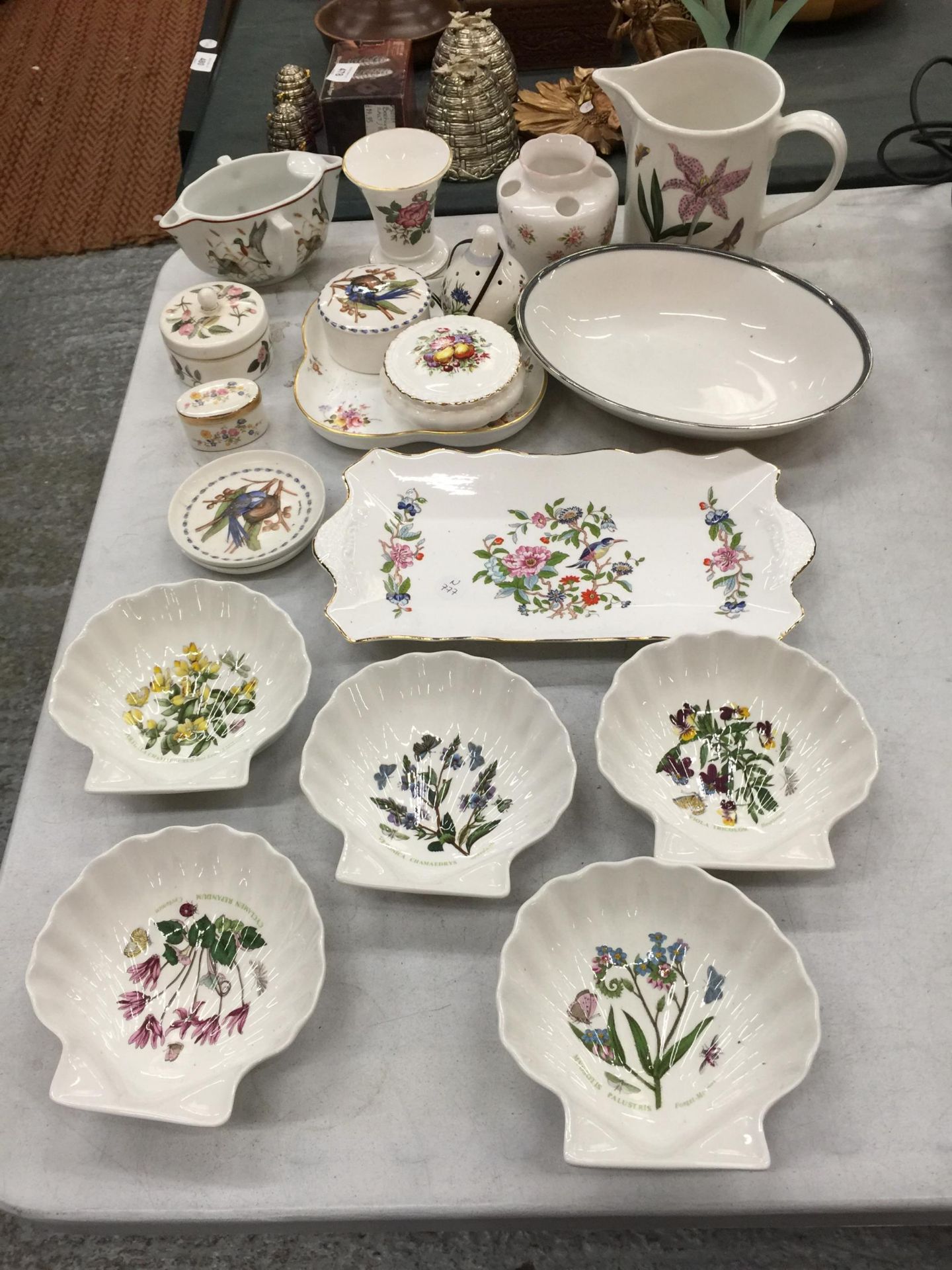 FIVE PORTMEIRION 'THE BOTANIC GARDEN' SHELL DISHES, COALPORT AND WEDGWOOD TRINKET BOXES, PIN DISHES,