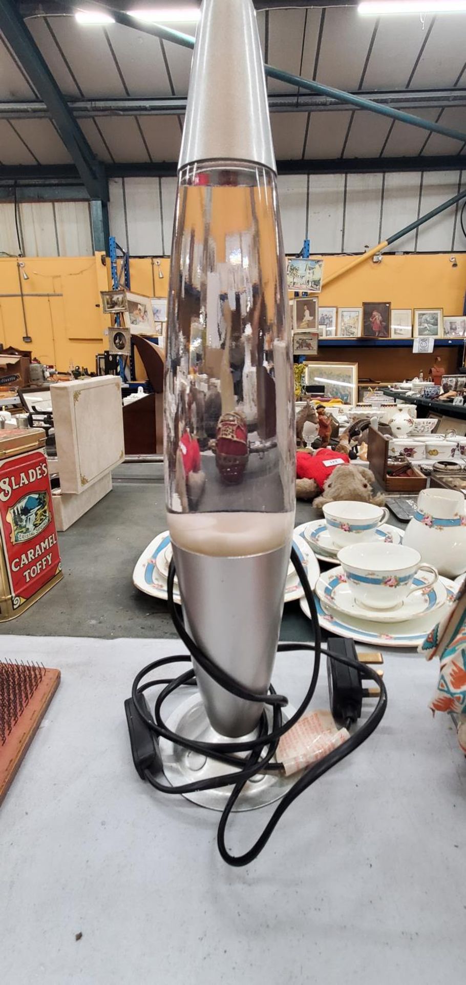 A ROCKET SHAPE LAVA LAMP - WORKING AT TIME OF CATALOGUING, NO WARRANTY GIVEN