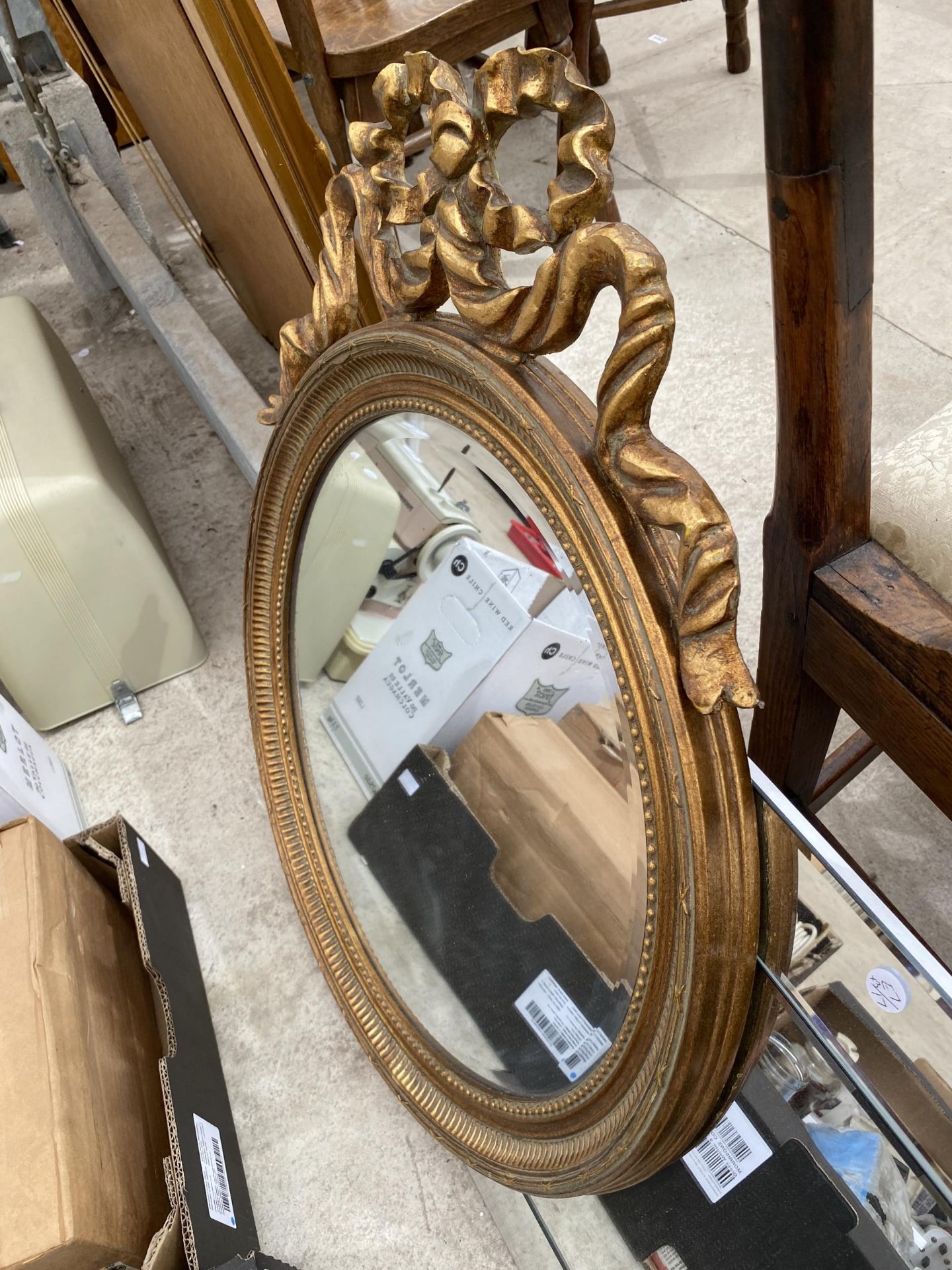 THREE VARIOUS WALL MIRRORS TO INCLUDE A DECORATIVE GILT FRAMED BEVELED EDGE CIRCULAR MIRROR - Image 4 of 4