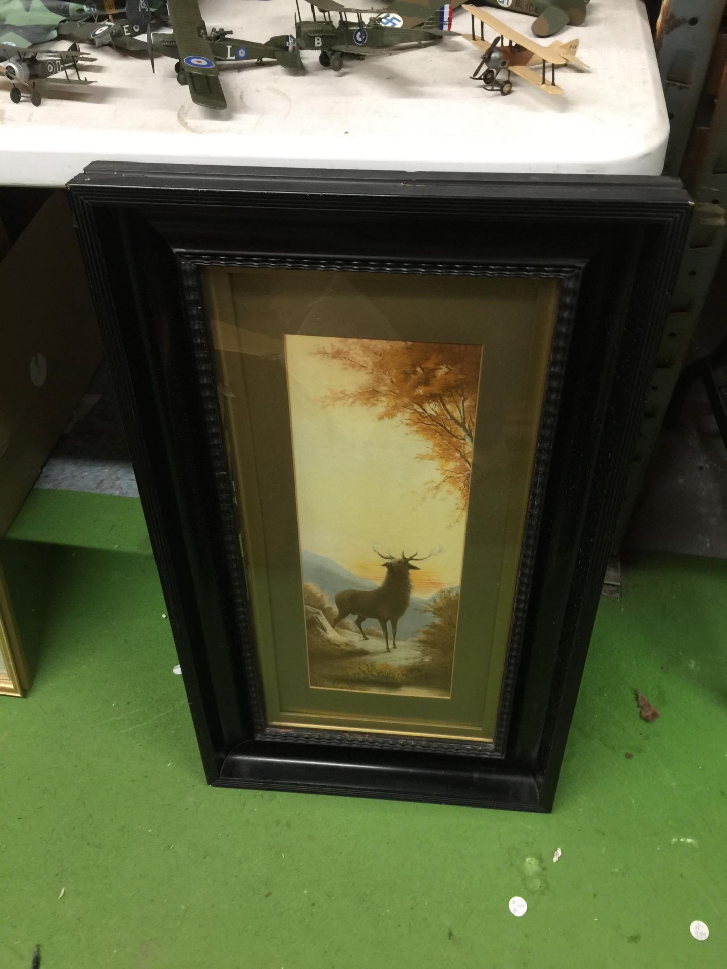 A VINTAGE EBONY STLYE FRAMED HIGHLAND PRINT OF A STAG