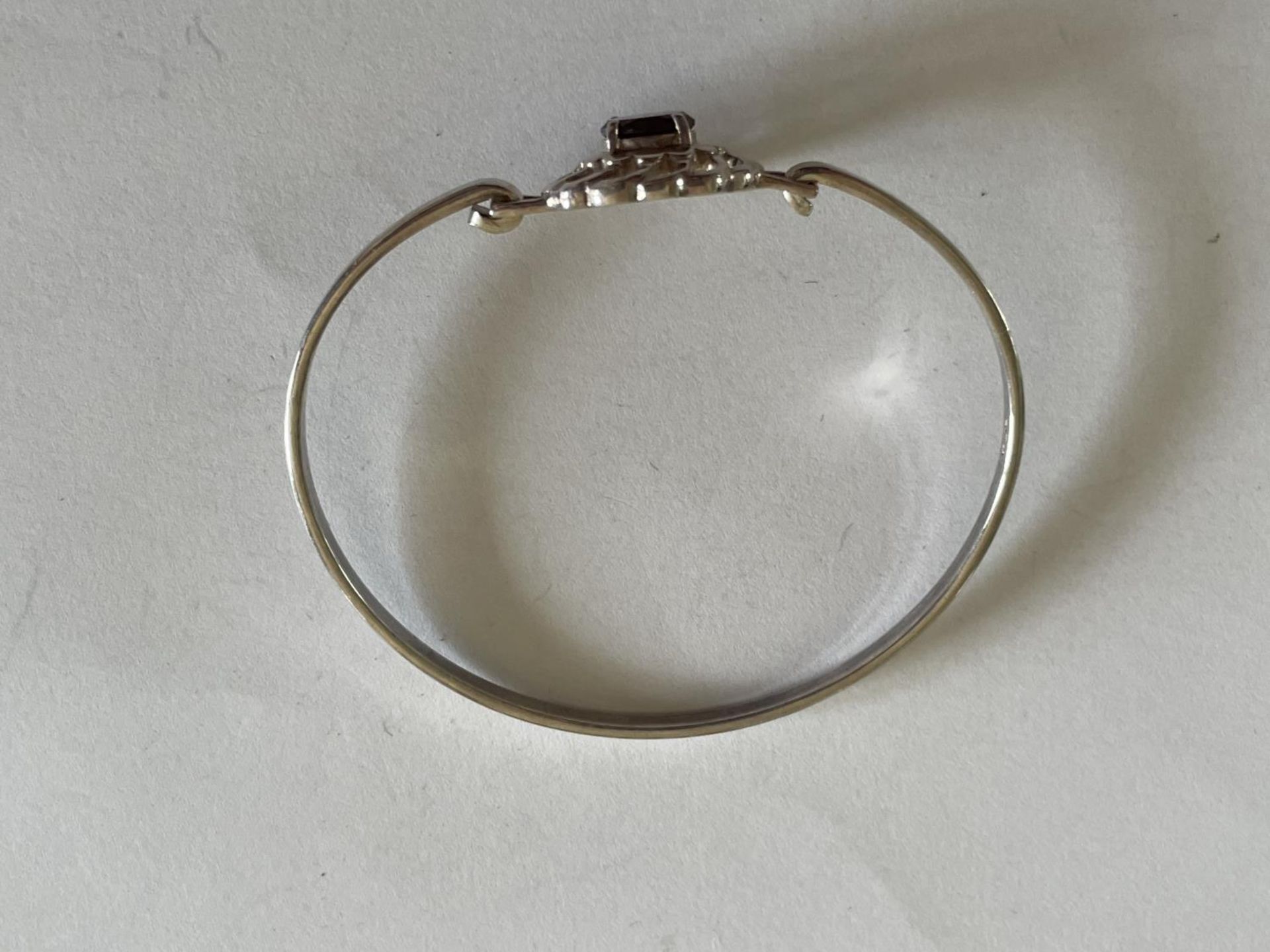 A SILVER BANGLE WITH RED STONE - Image 3 of 3