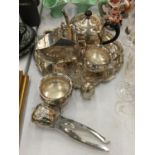 A QUANTITY OF SILVER PLATE TO INCLUDE A TRAY WITH A TEAPOT, SUGAR BOWL, CREAM JUG, ETC
