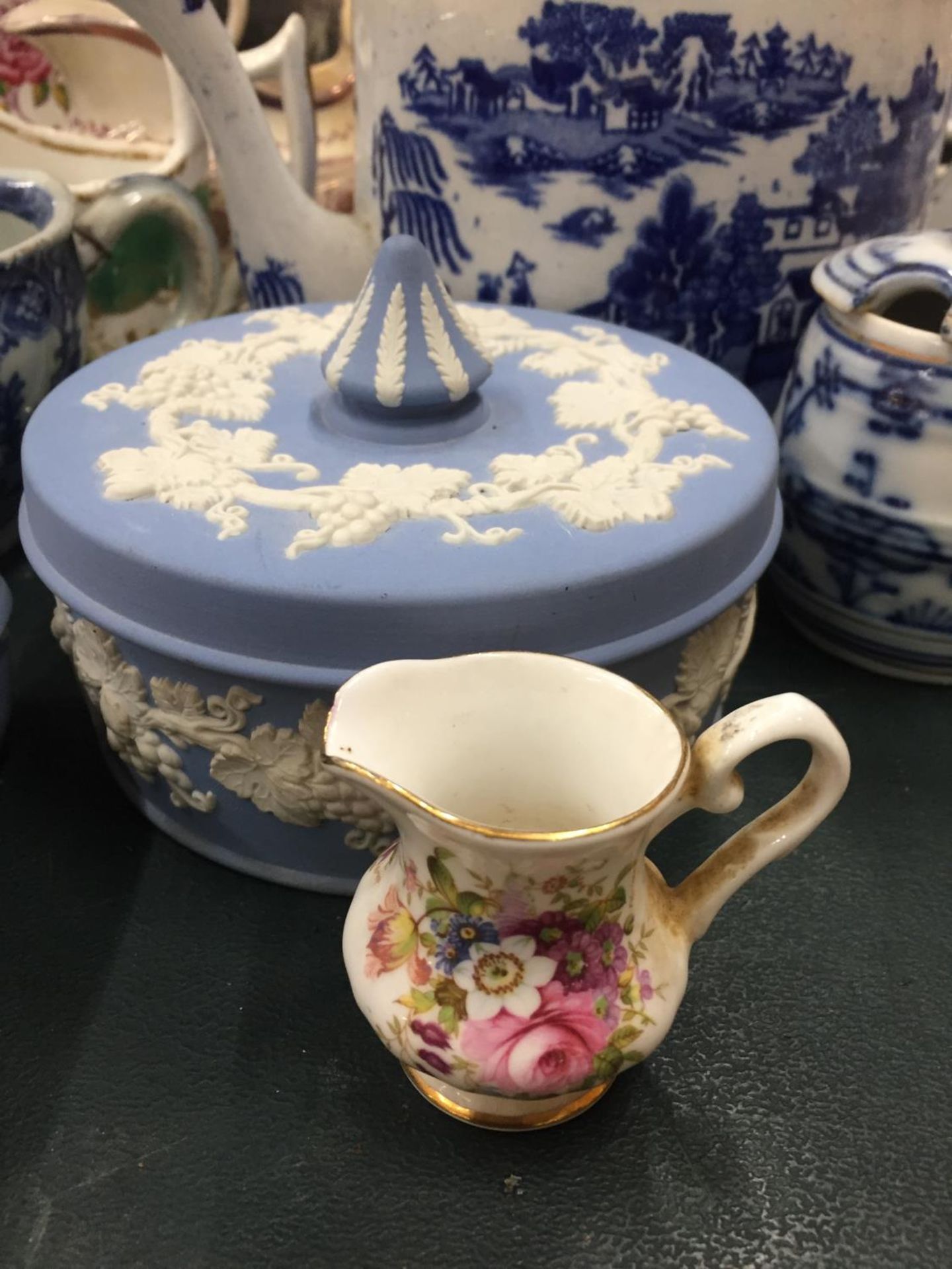 A WEDGWOOD TRINKET BOX AND ANOTHER, VICTORIAN BLUE AND WHITE TEAPOTS AND CREAM JUG, OTHER - Image 4 of 6