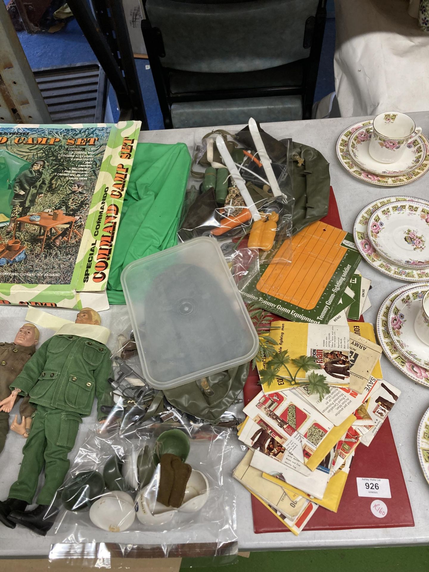 A COLLECTION OF ACTION MAN FIGURES AND ACCESSORIES, CAMP SET, DINGY, CLOTHES ETC - Image 2 of 4