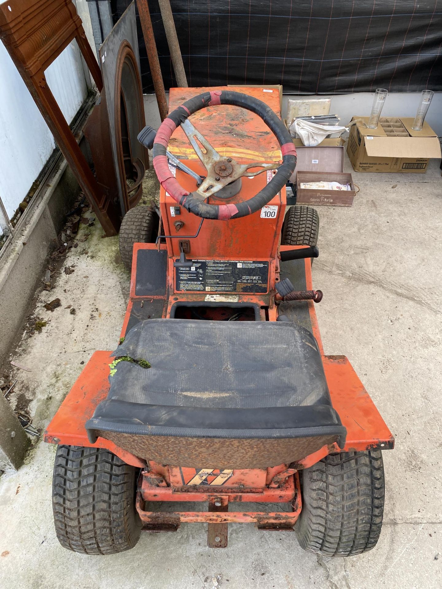A WESTWOOD T1200 COMPACT TRACTOR FOR SPARES AND REPAIRS (KEY PRESENT) - Image 4 of 9