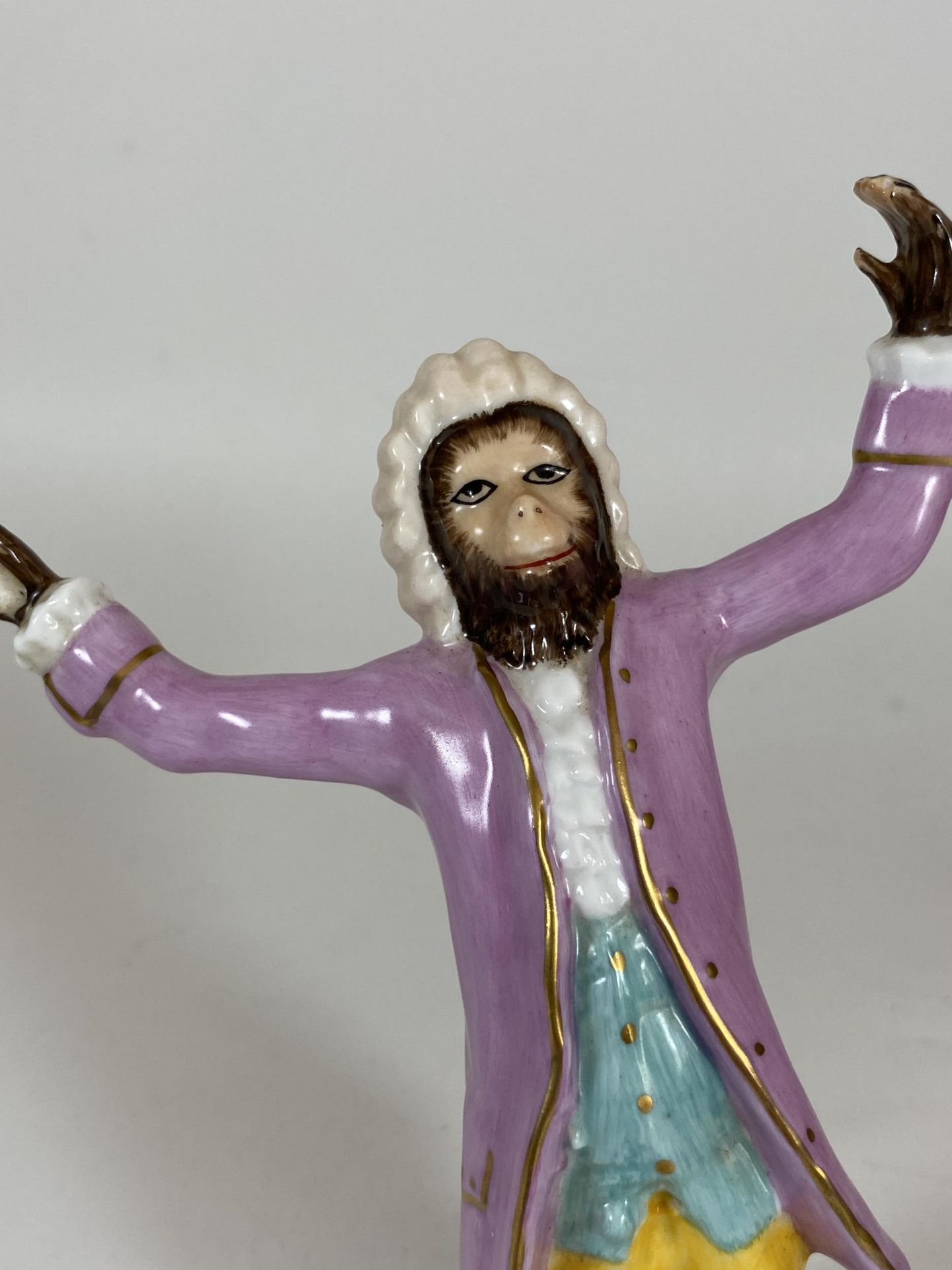 A CONTINENTAL DRESDEN STYLE PORCELAIN MONKEY CONDUCTOR MUSICIAN FIGURE, HEIGHT 17CM - Image 2 of 5