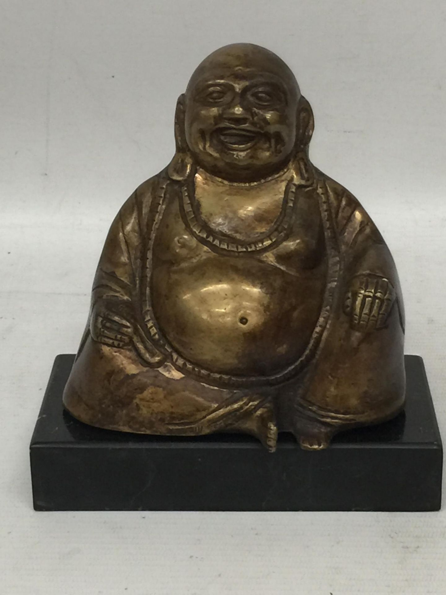 A BRONZE EFFECT MODEL OF A BUDDHA ON MARBLE BASE